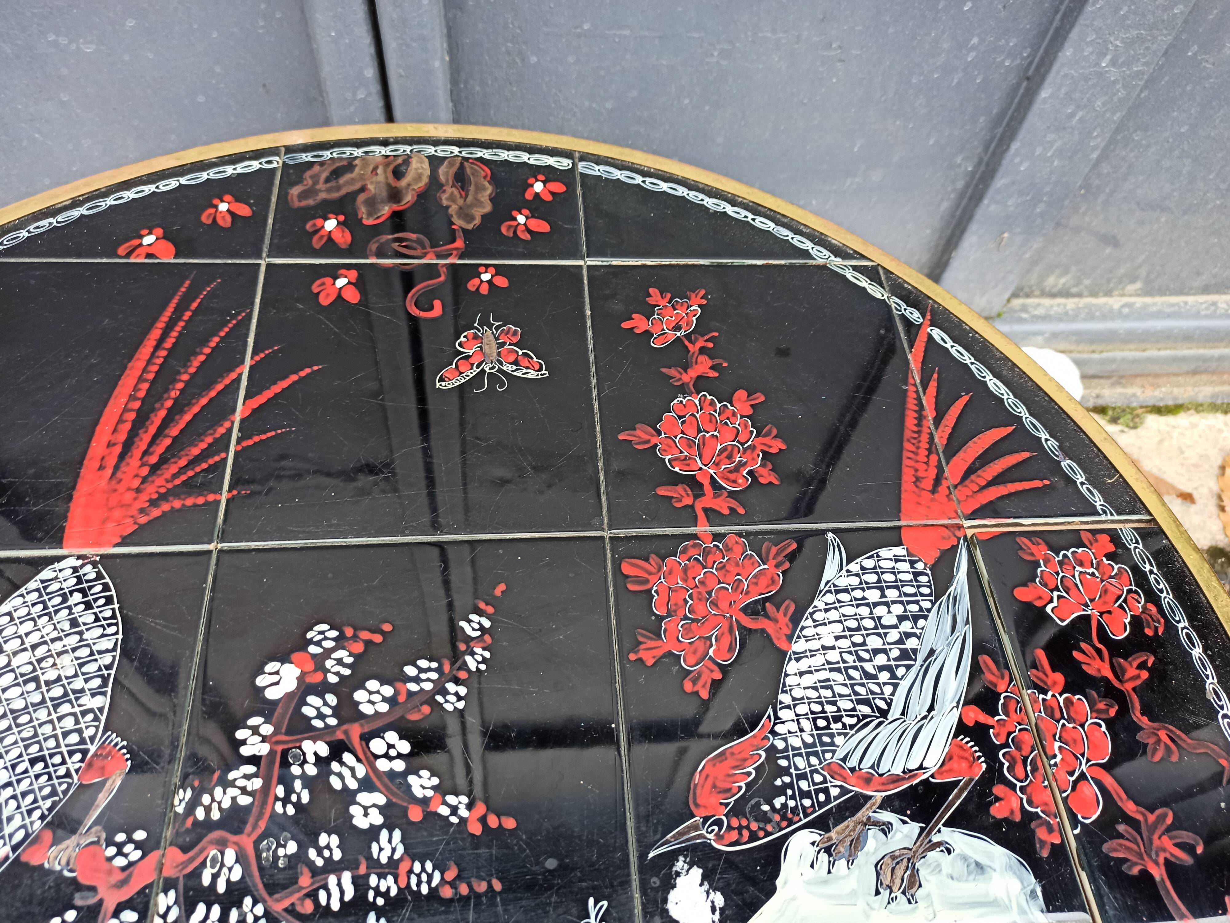 Table basse ronde décor japonisant oiseau fleurs