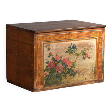 Antique Chinese chest with painted panel in elm – China, circa 1900