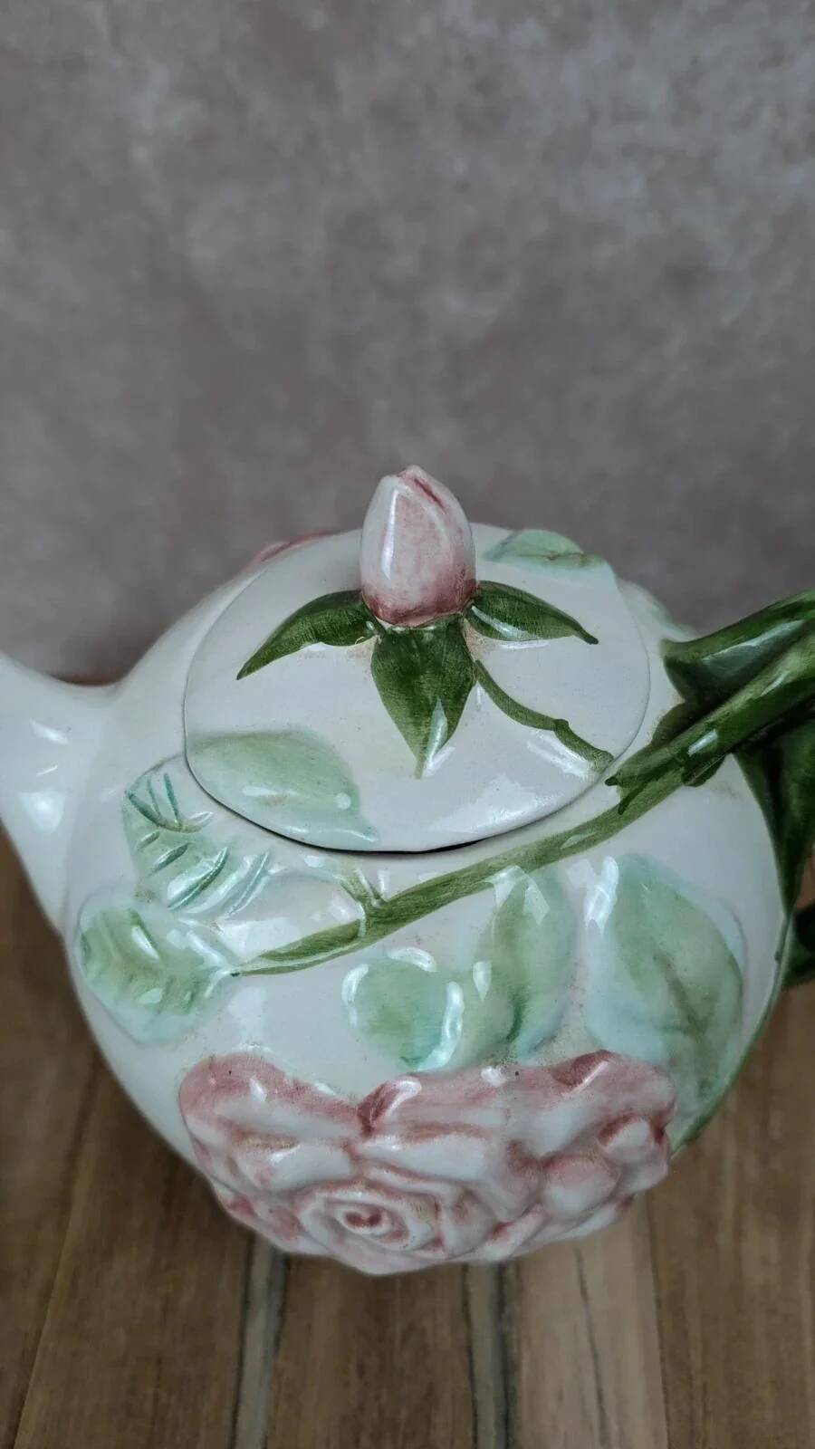 Antique ceramic teapot with floral design Fg
