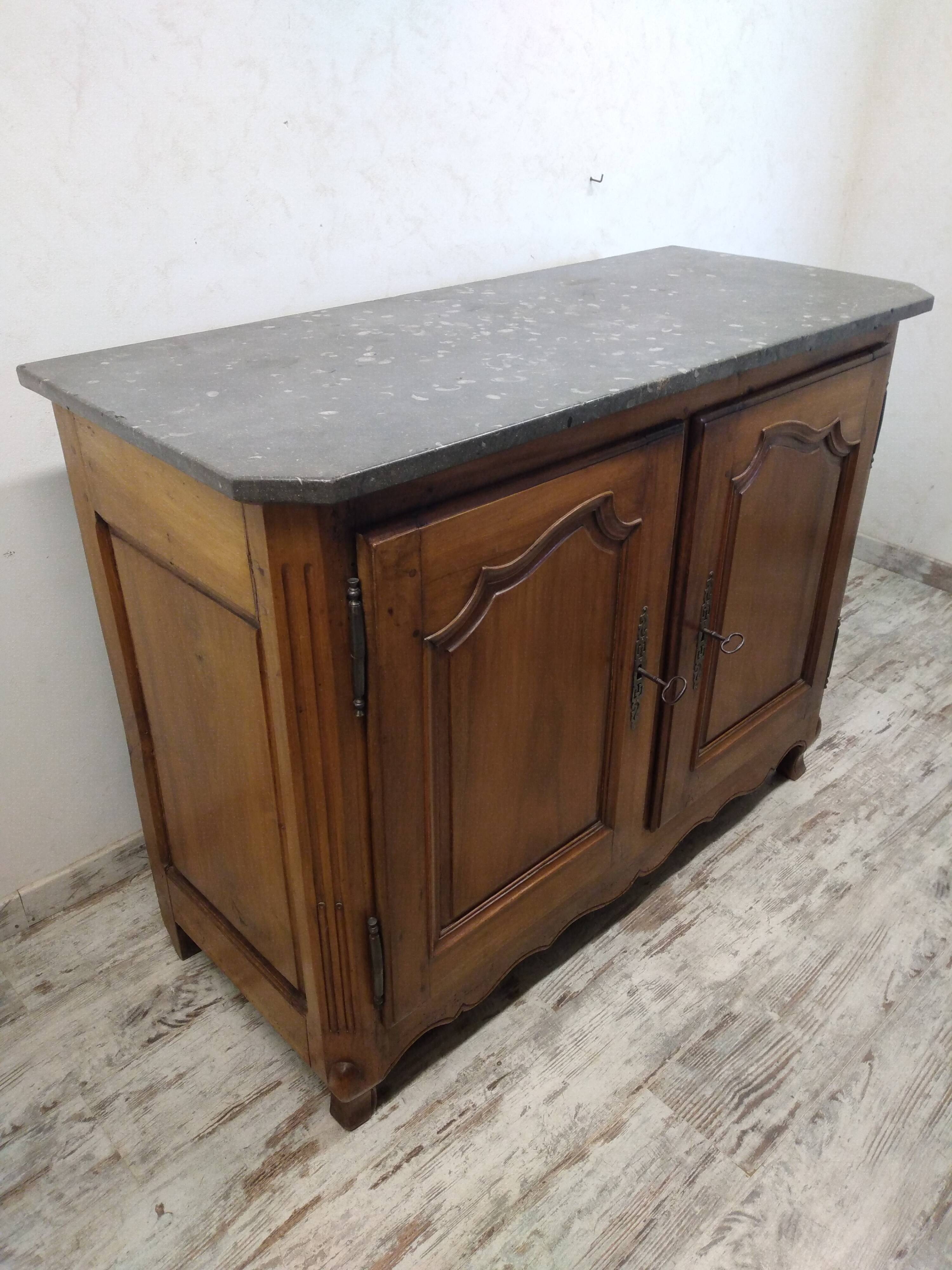 Buffet bas avec marbre