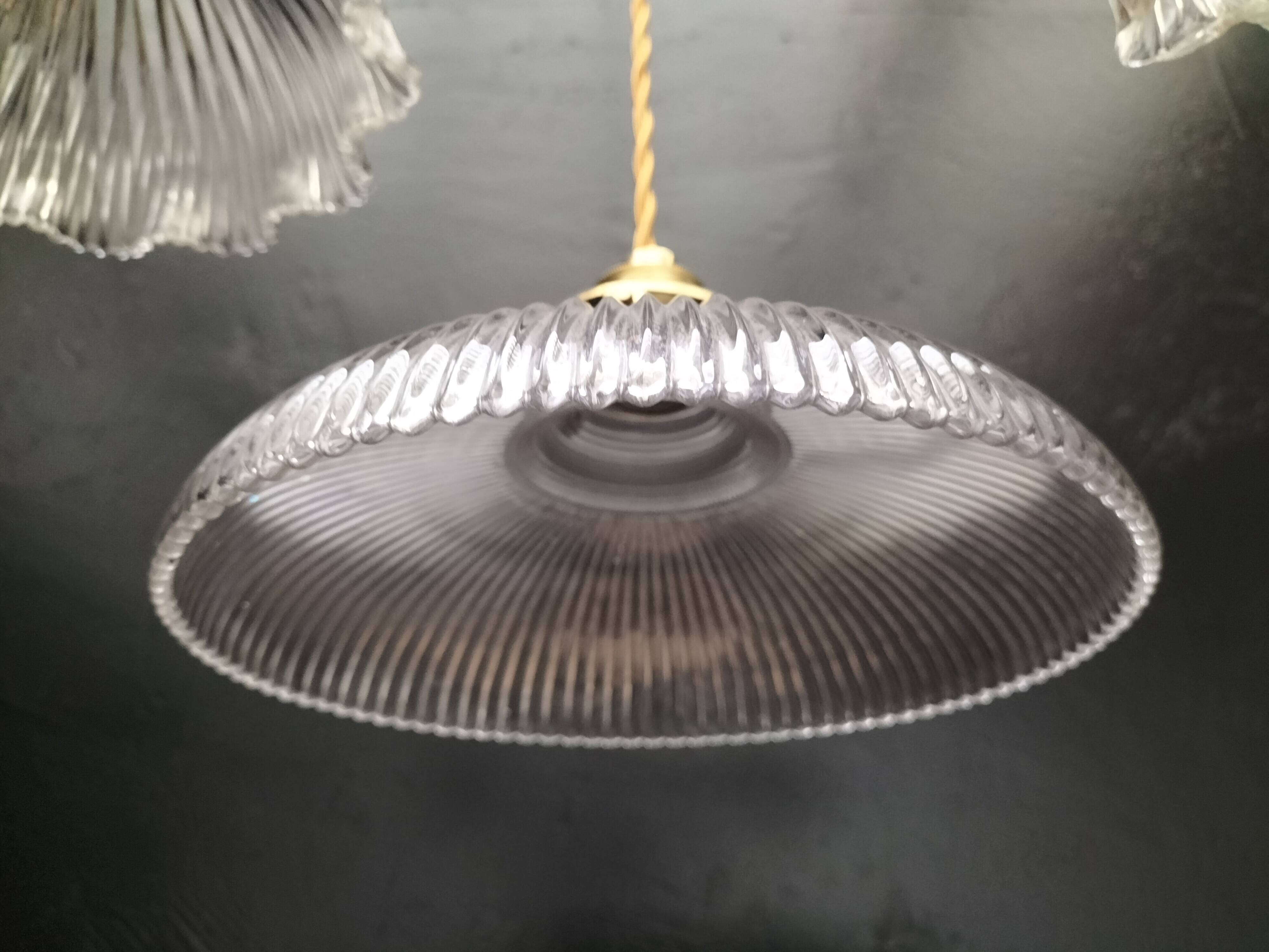 3 holophane suspensions