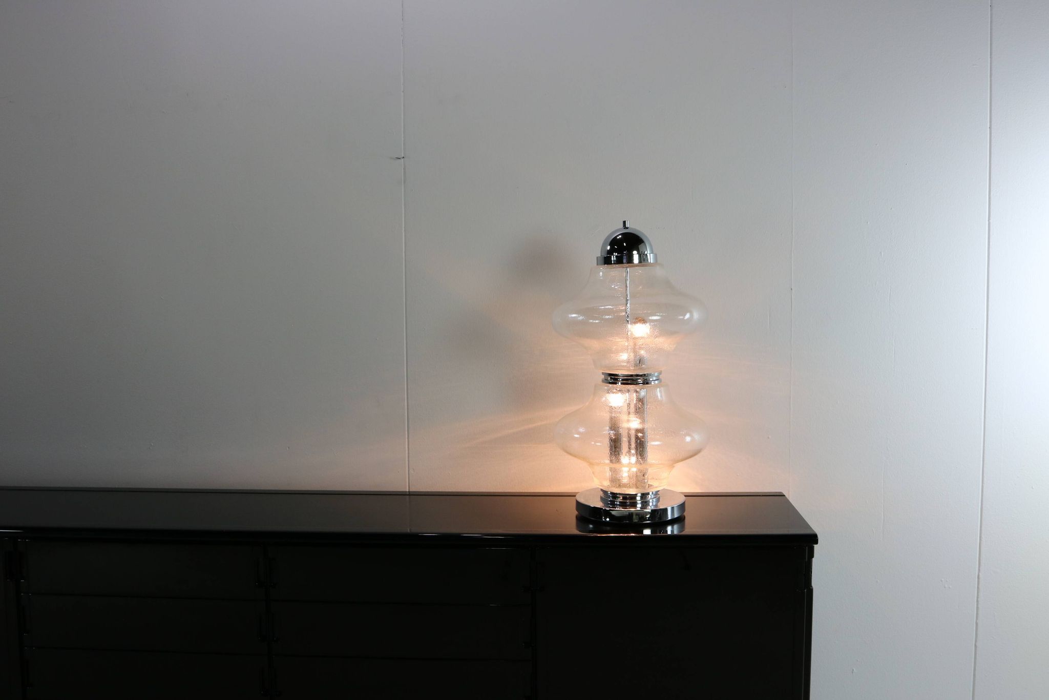 Lampe de table en verre design des années 60 italienne