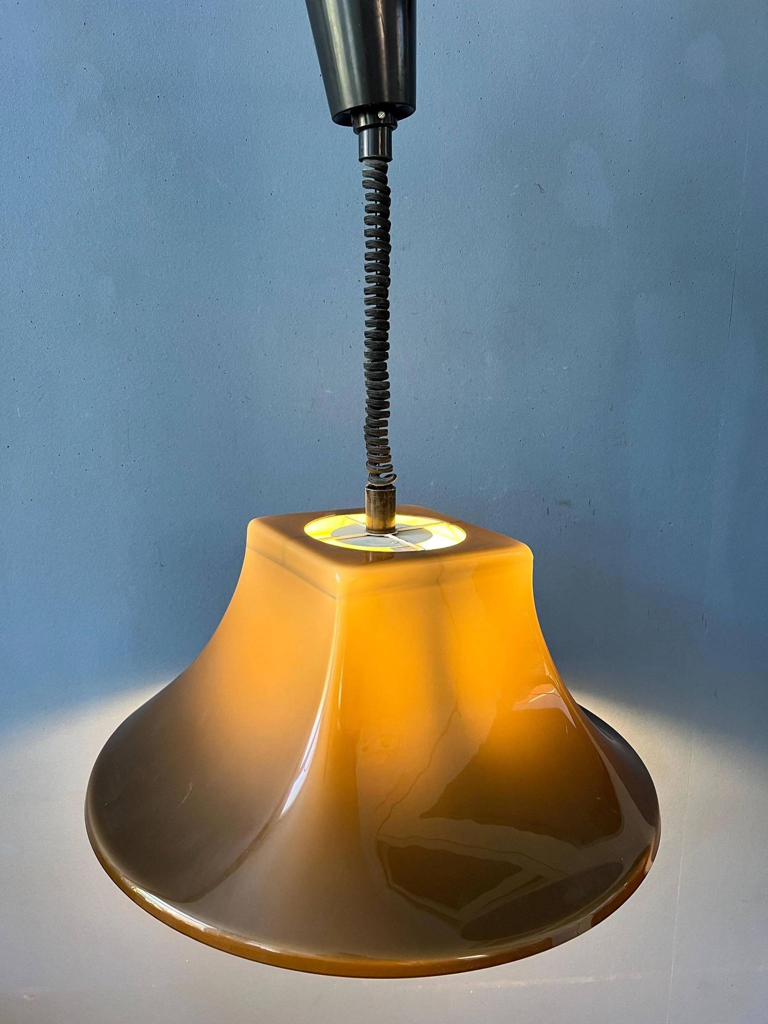 Suspension en plexiglas « Witch Hat » par Willem Hagoort