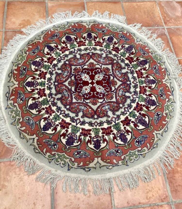 Round handmade wool sinkiang rug