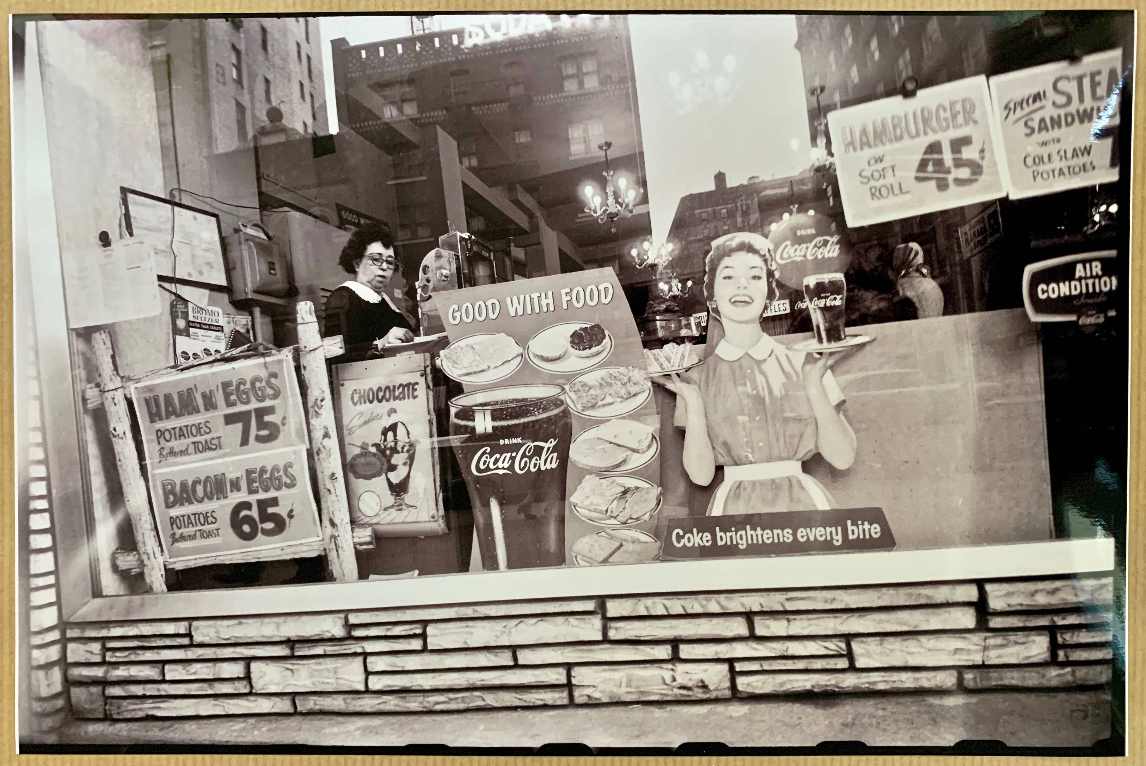 Instantané urbain – Une scène authentique de New York figée en 1959