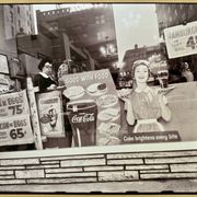 Instantané urbain – Une scène authentique de New York figée en 1959