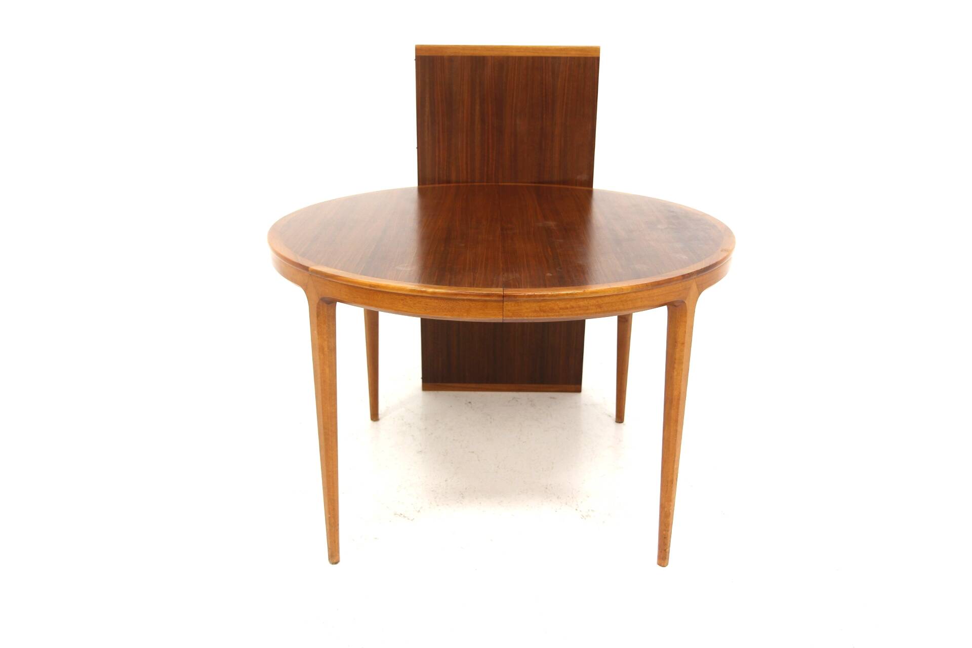 Dining table in walnut, "Facett 3-132" Bertil Fridhagen, Sweden.