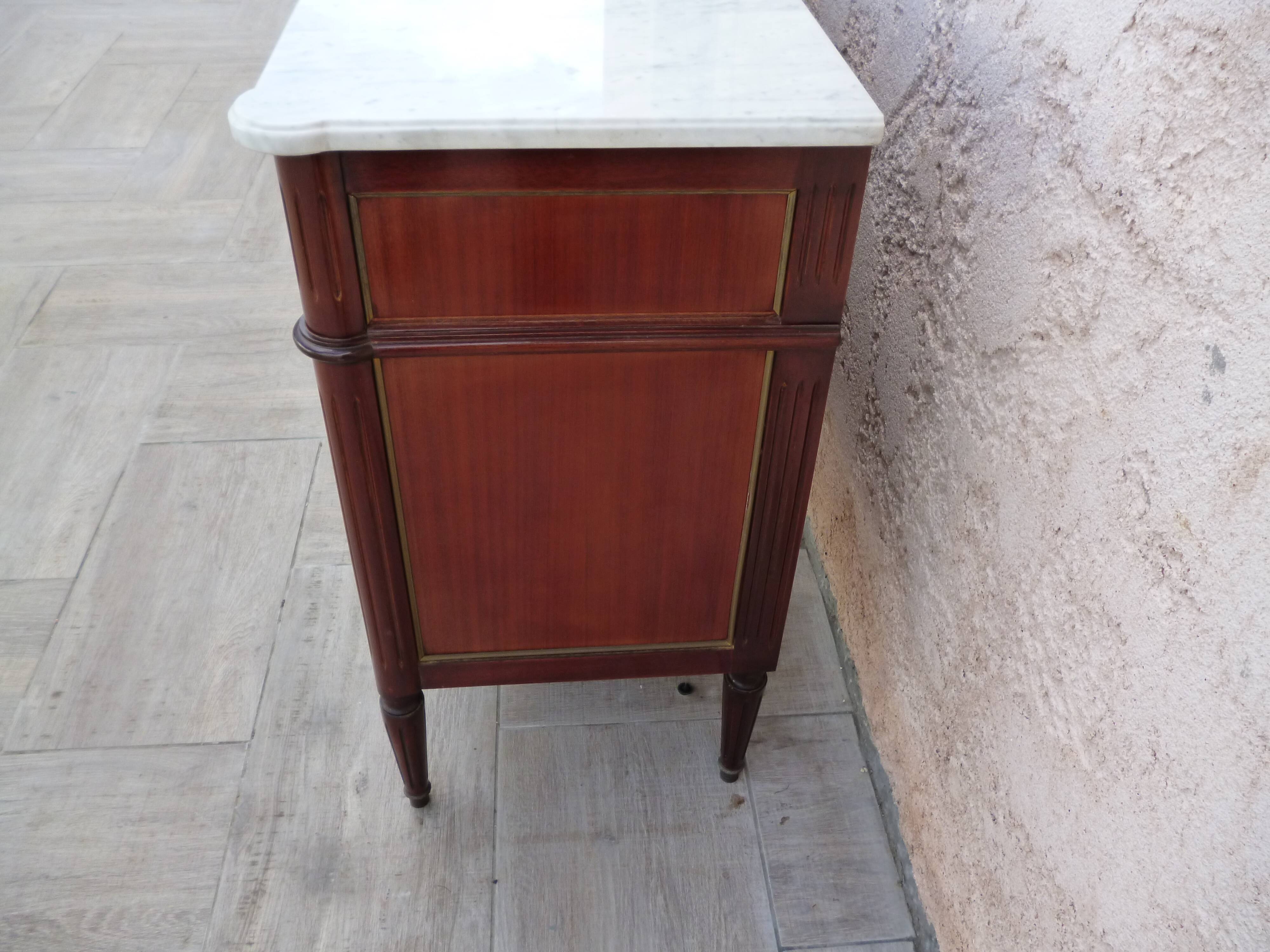 Dresser style Louis XVI