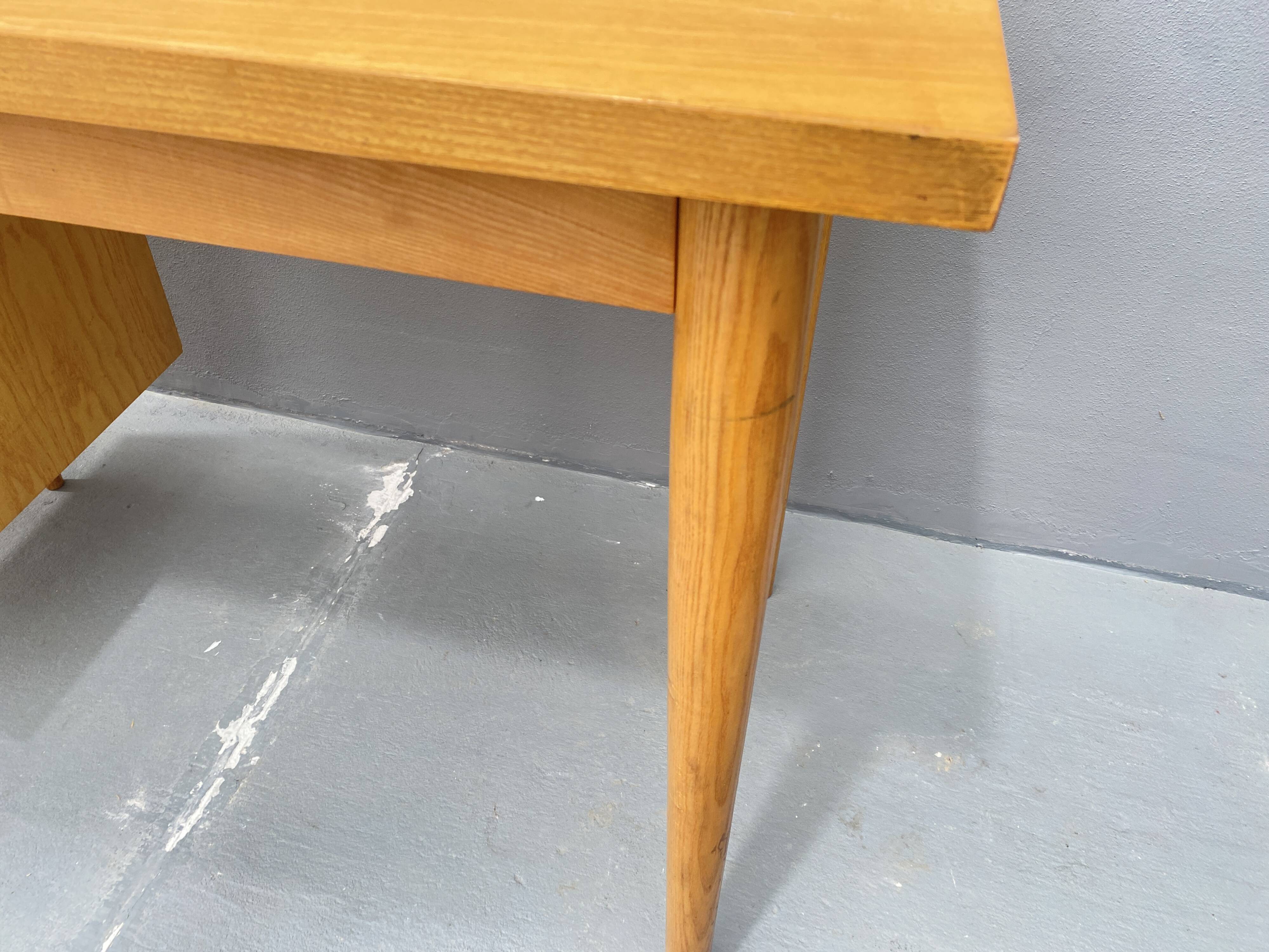 Bureau en hêtre, Tchécoslovaquie 1970