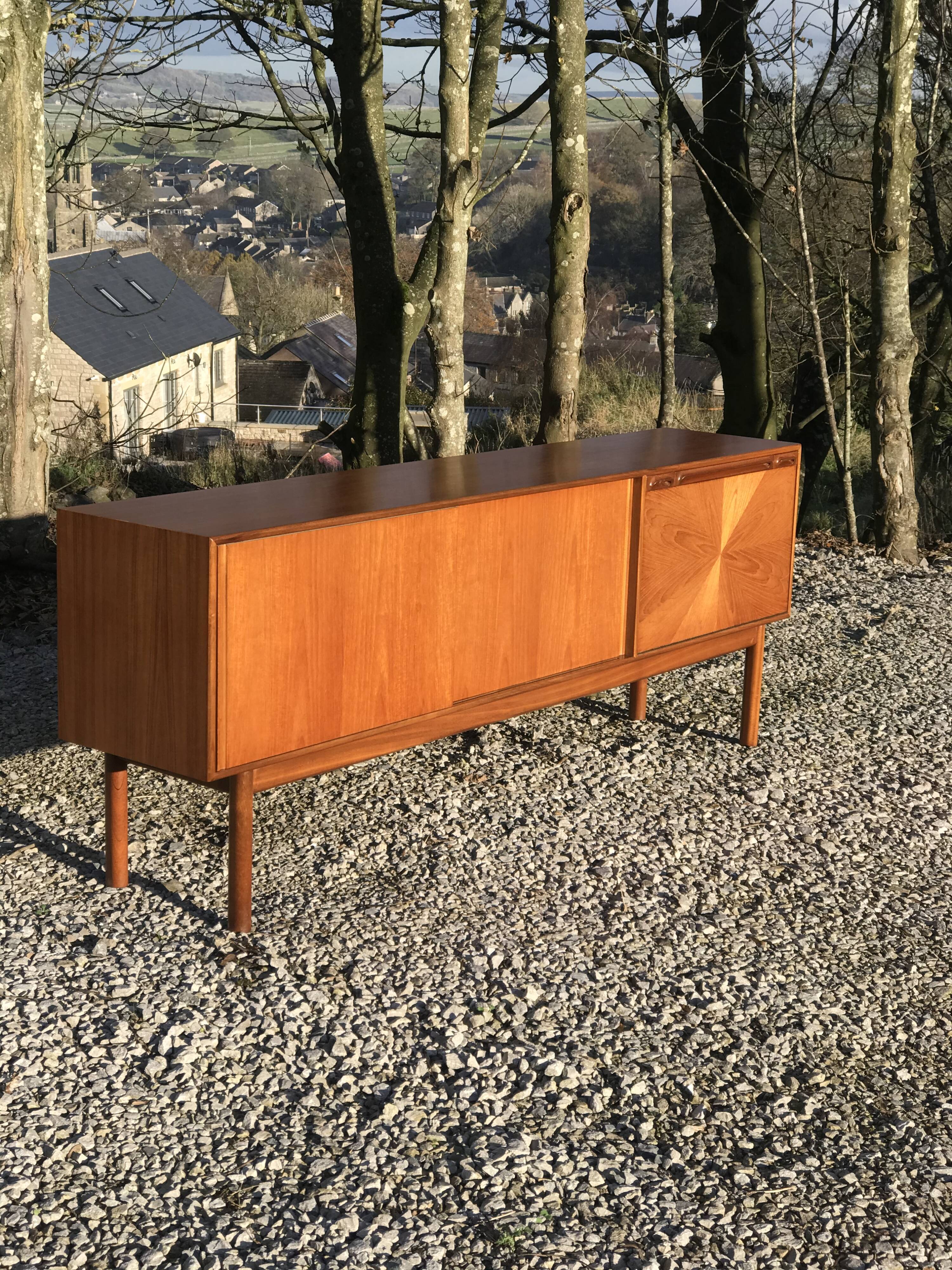 Enfilade en teck de Tom Robertson pour McIntosh années 1960, Collection Portes coulissantes Sunburst