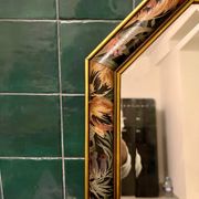 Miroir vintage biseauté à cadre floral