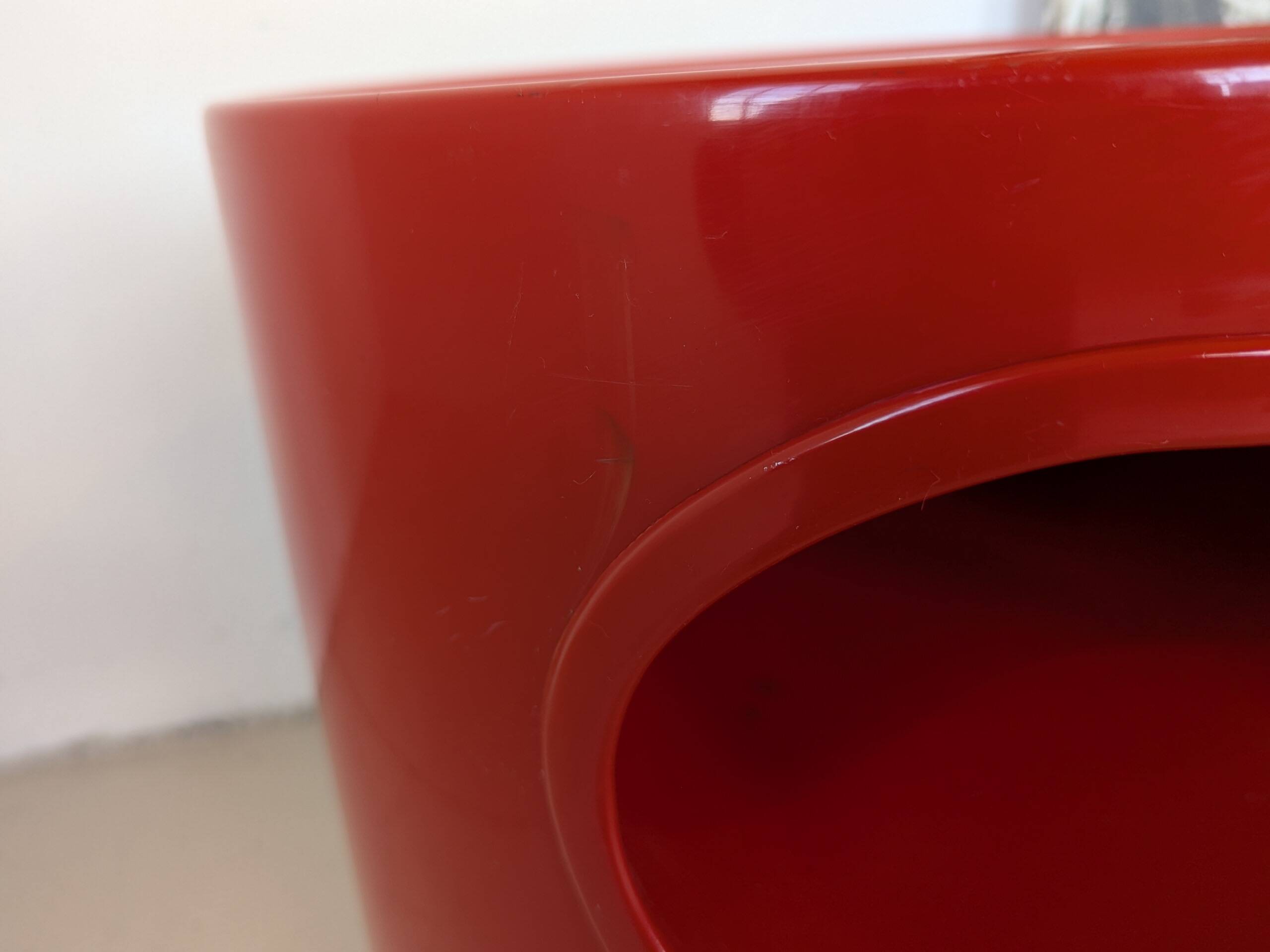 Side table, red bedside table Artemide Giano Giano by Emma Gismondi.