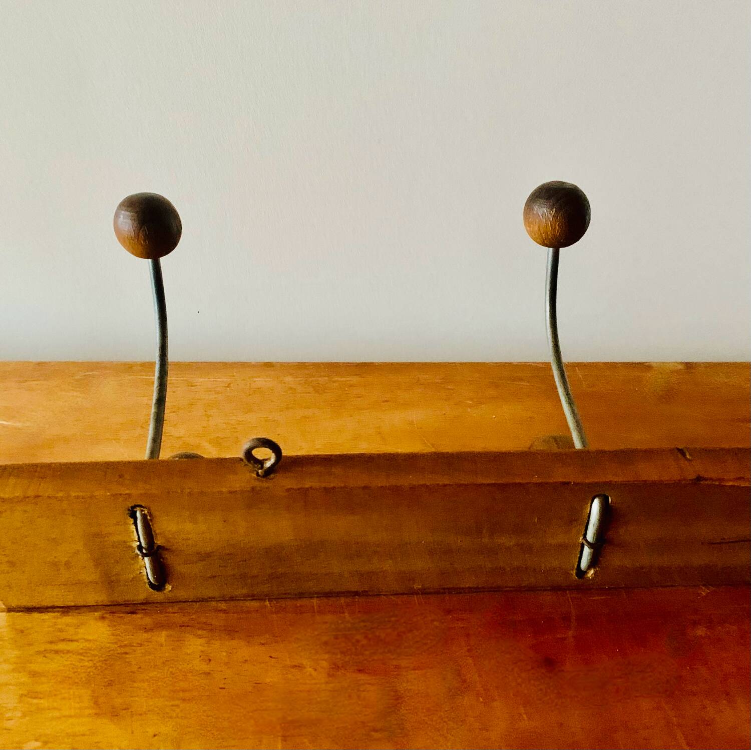 Vintage wooden wall coat rack - 8 balls