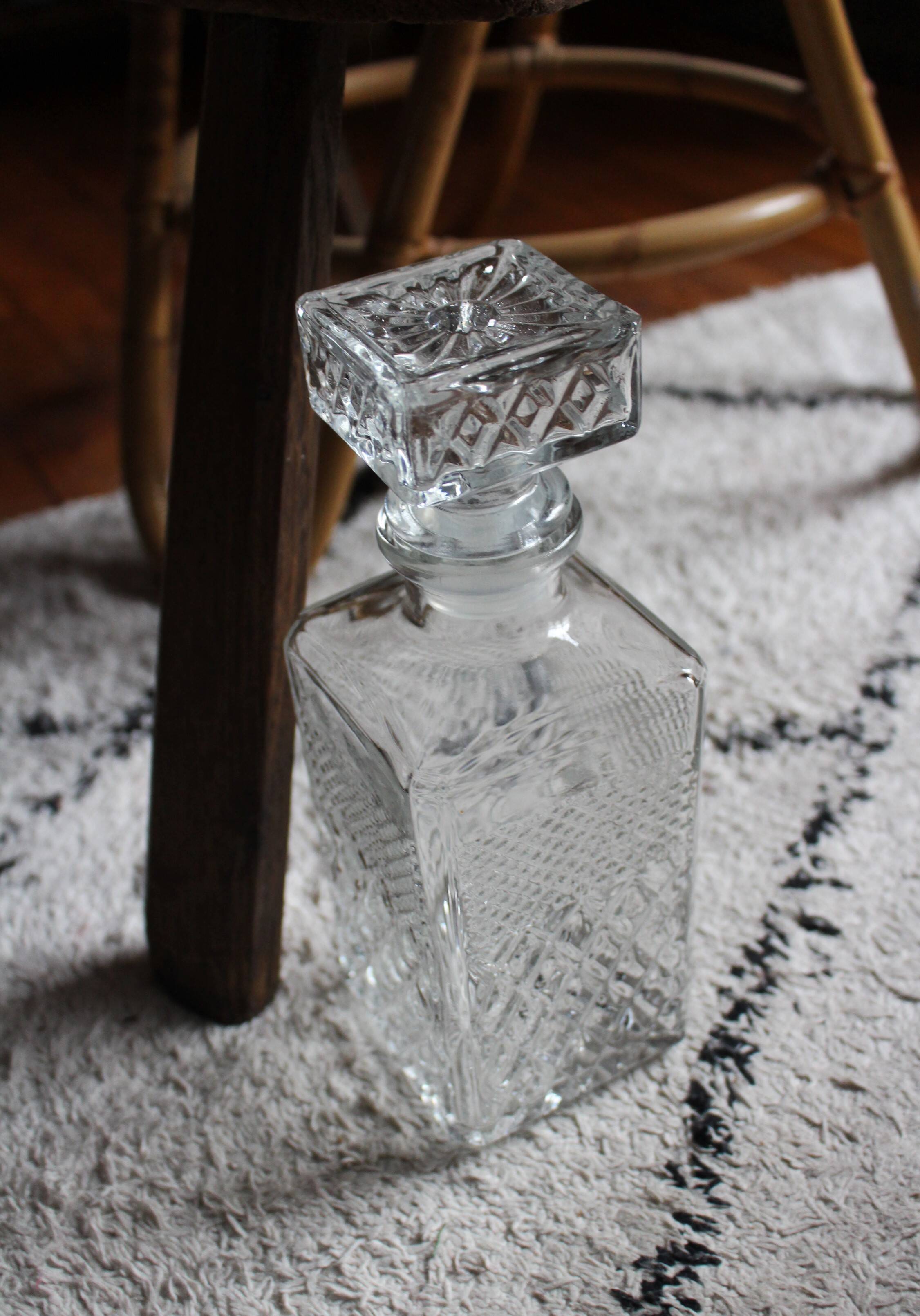 Crystal whiskey decanter square stopper