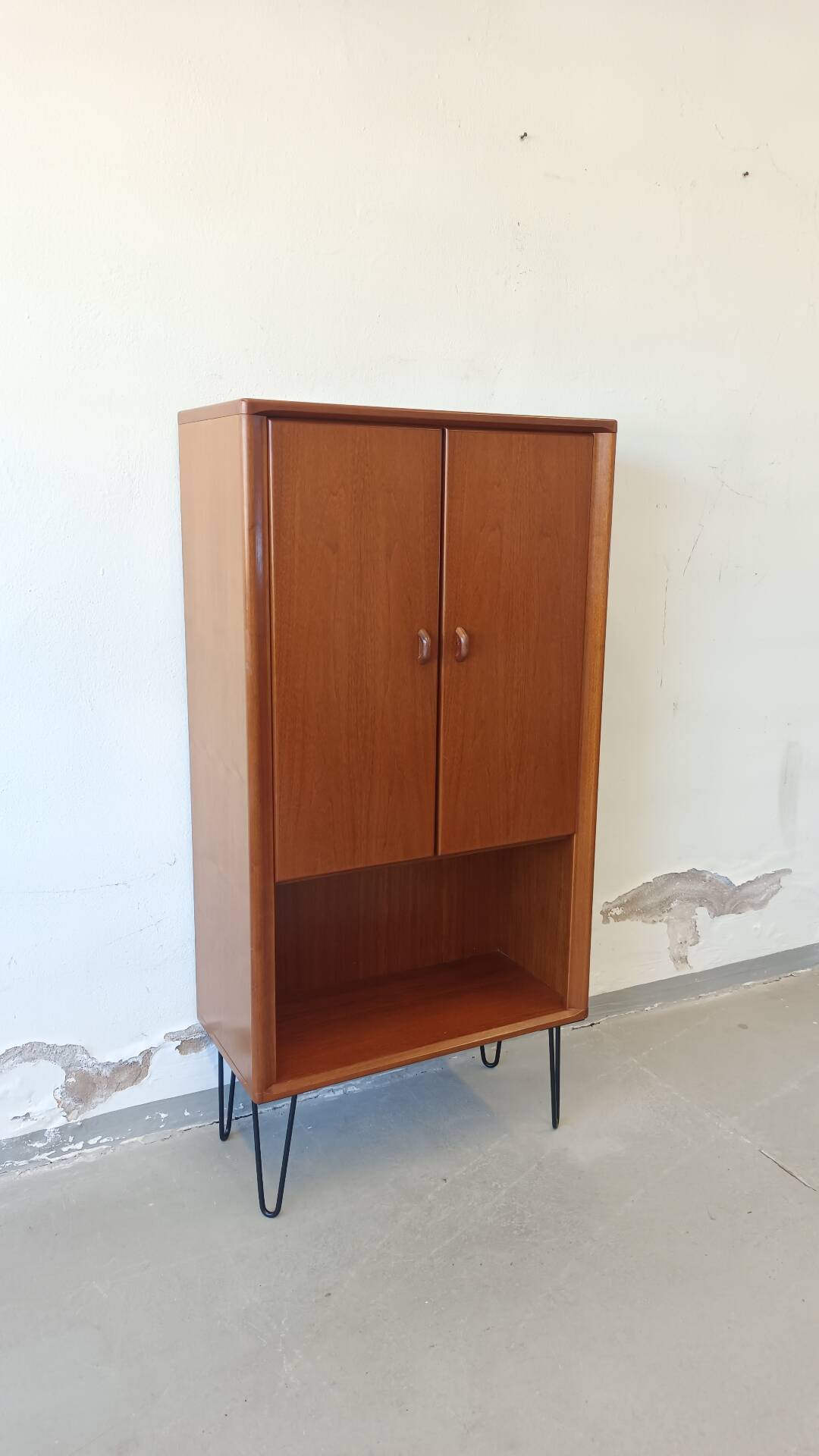 Luning teak wardrobe