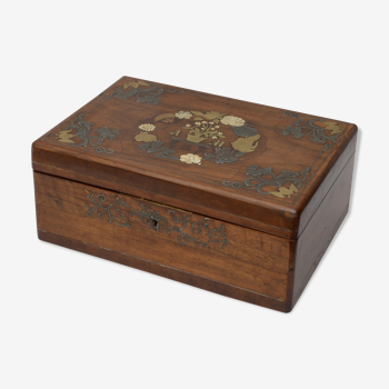 Victorian walnut and inlaid decorative box with a tray