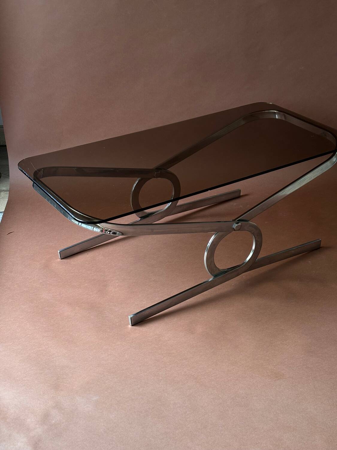 Table basse verre fumé et chrome 1970