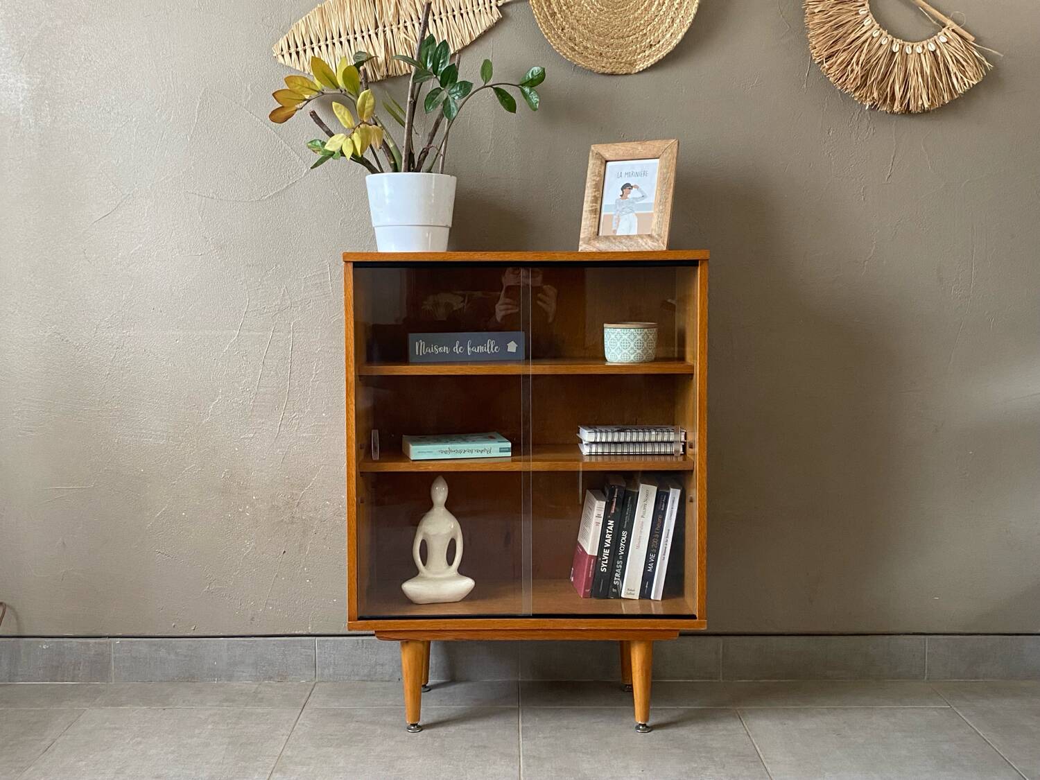 Very beautiful vintage library display case from the 60s