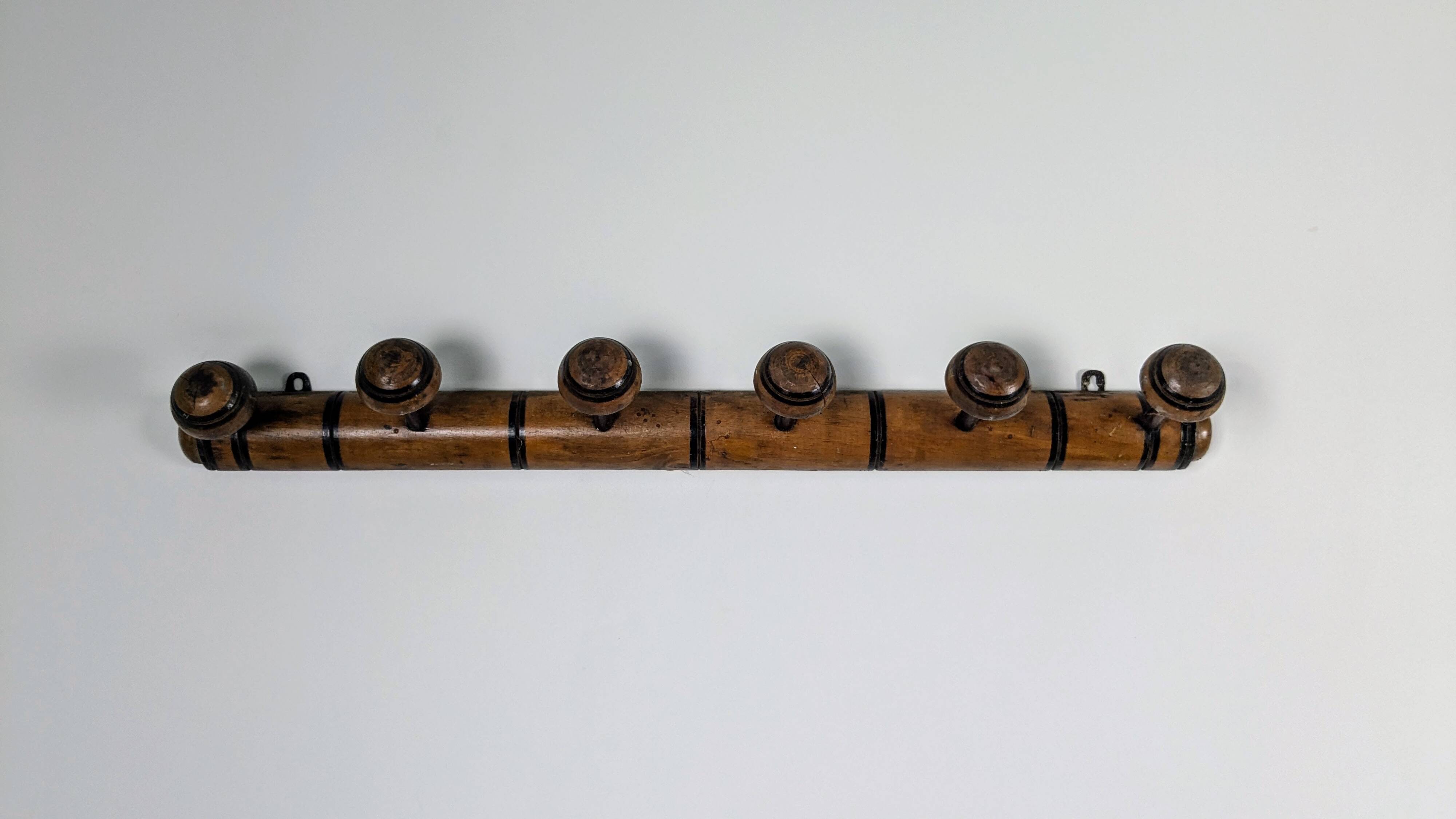 Vintage bamboo carved wood coat rack with 7 hooks – Natural elegance