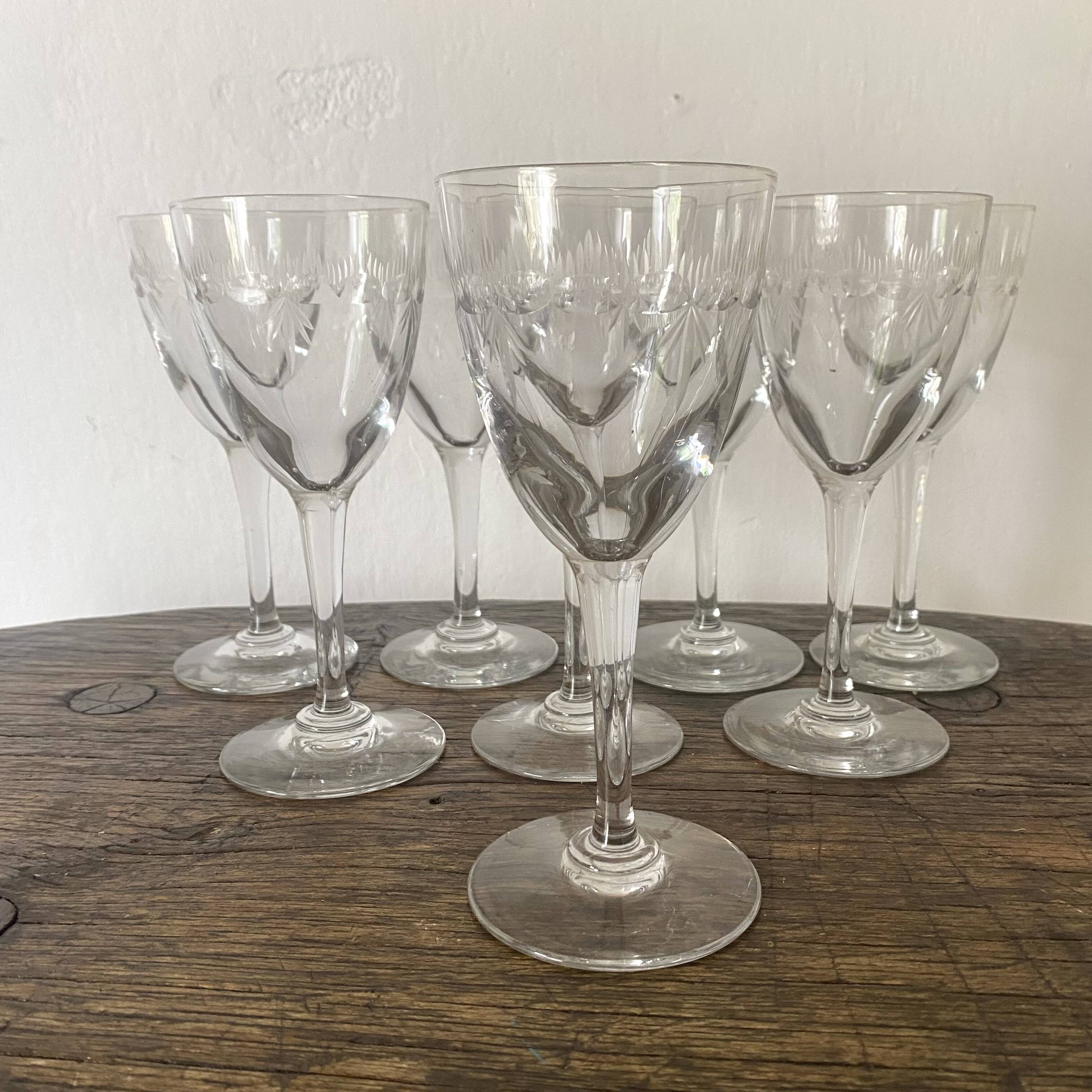 Stemmed glasses, engraved glass wine glasses
