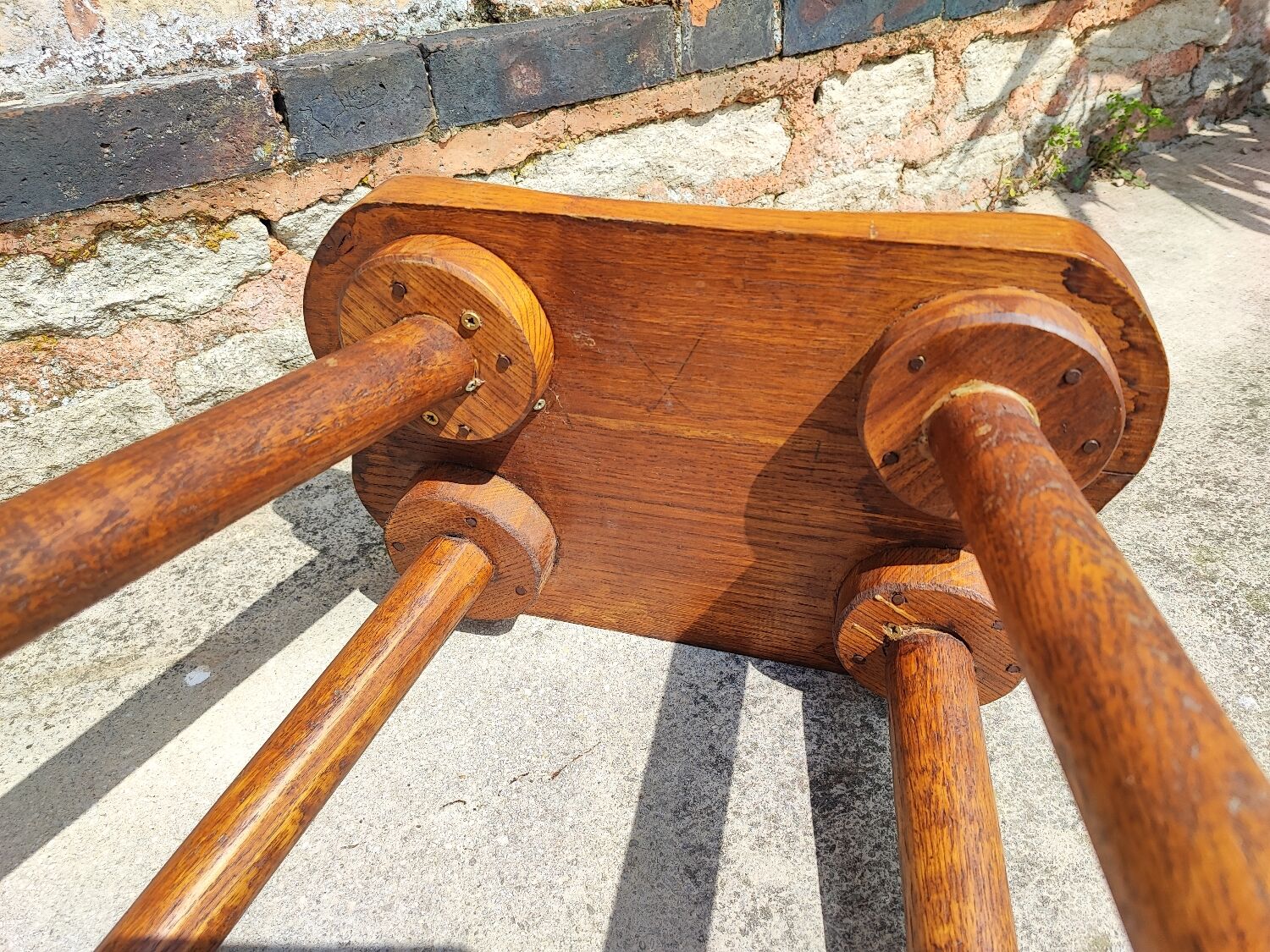 Tabouret rustique en bois massif