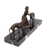 Sculpture Art Déco d'une femme avec des lévriers 1920/30 France