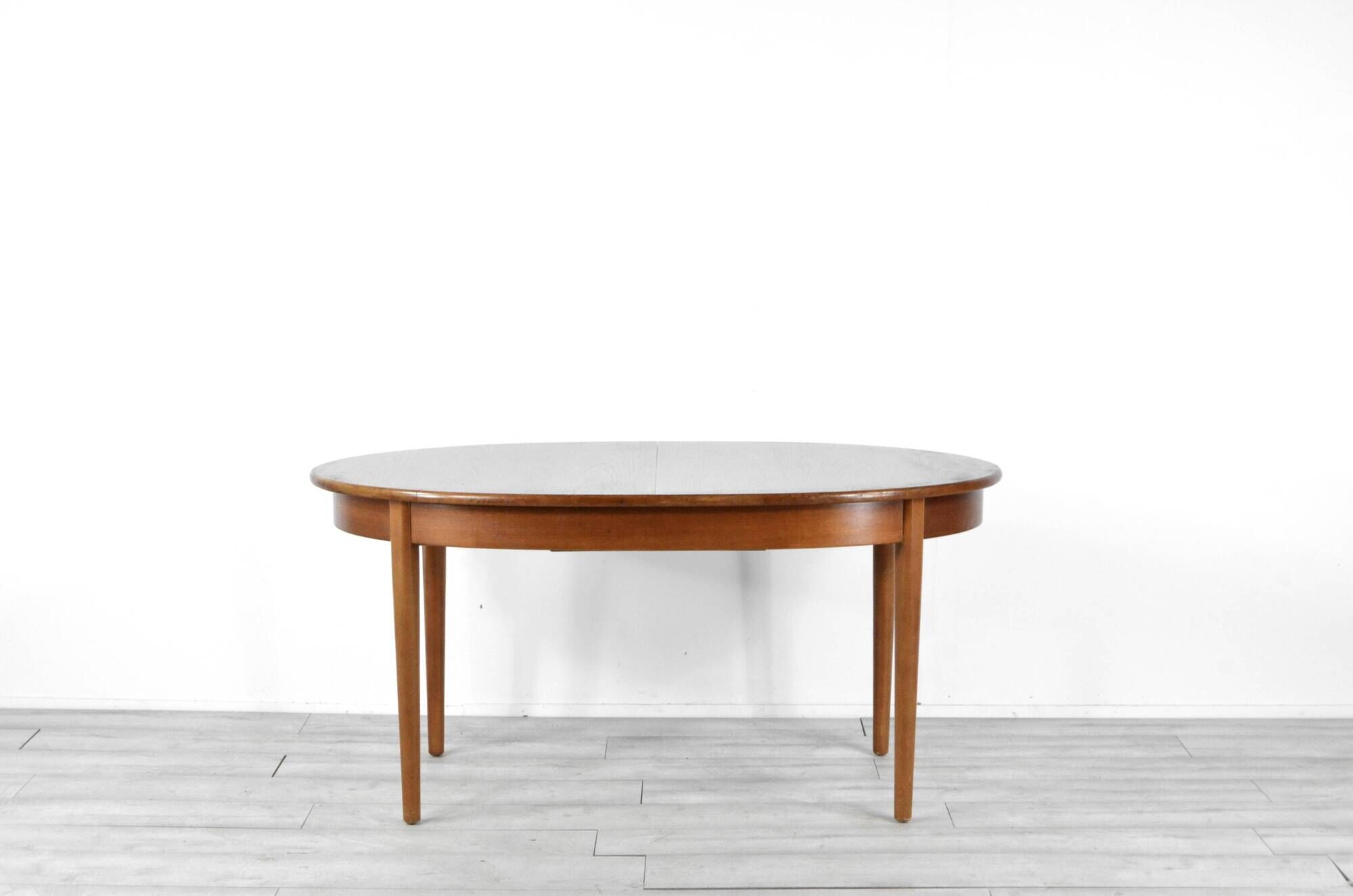 Table extensible oblongue en teck du milieu du siècle. Style vintage moderne/danois/rétro.