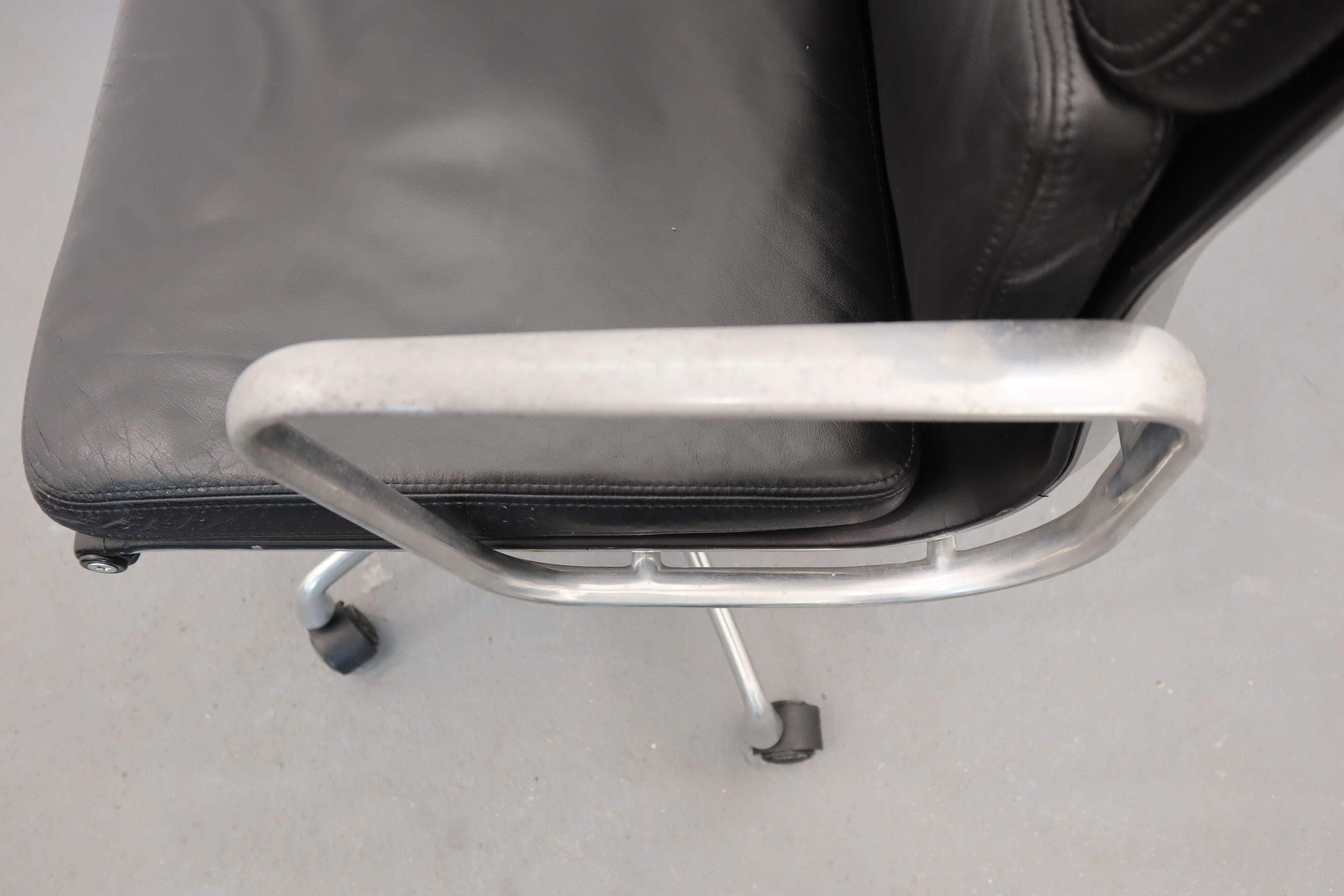 EA 219 swivel armchair by Charles & Ray Eames for Vitra, 1978