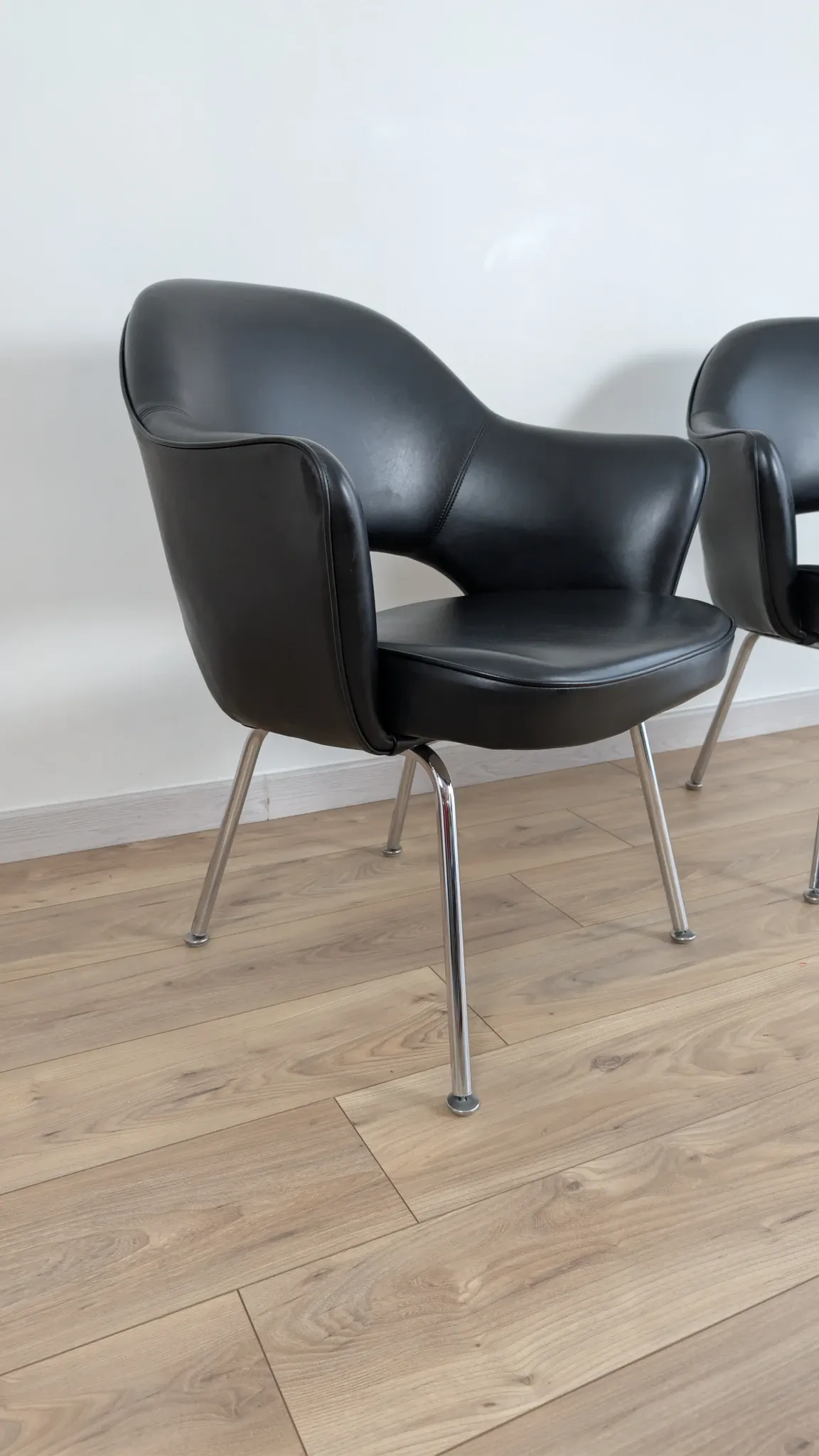 Set of 6 "Conference" chairs by Eero Saarinen for Knoll International