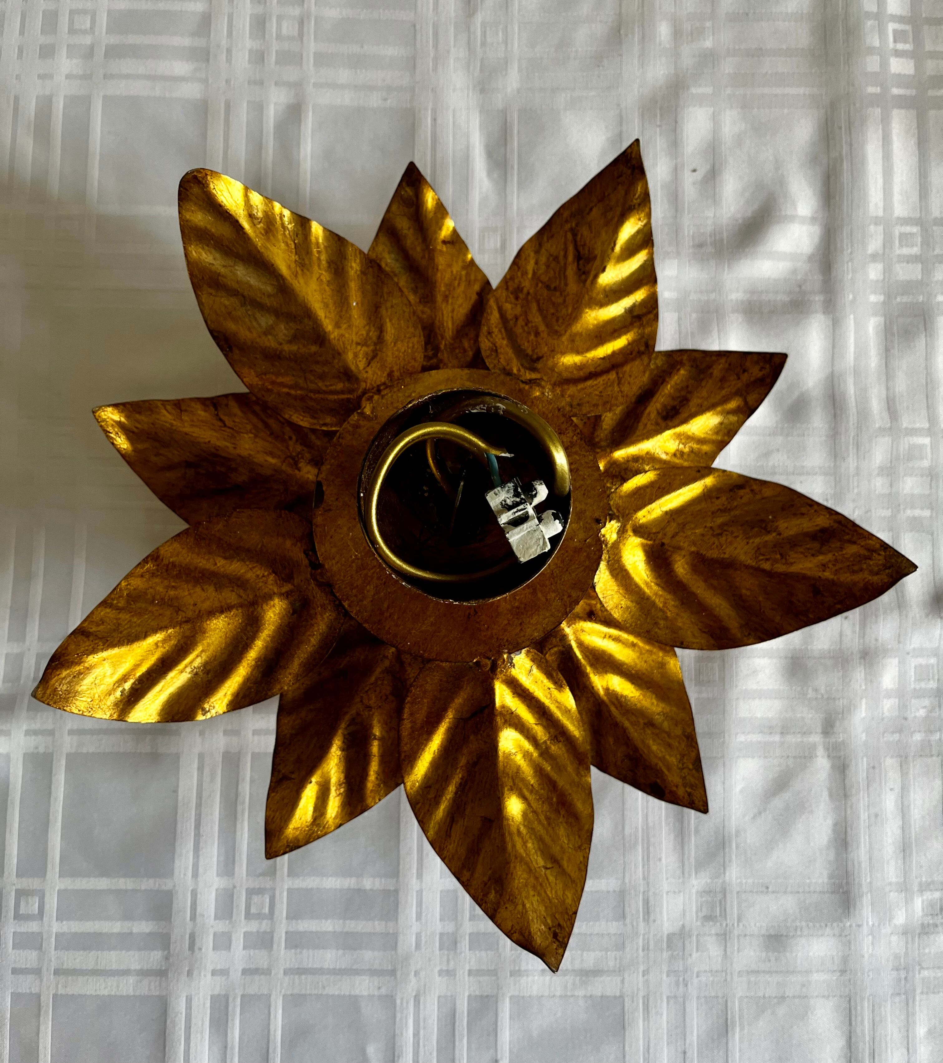 Trio appliques golden flowers