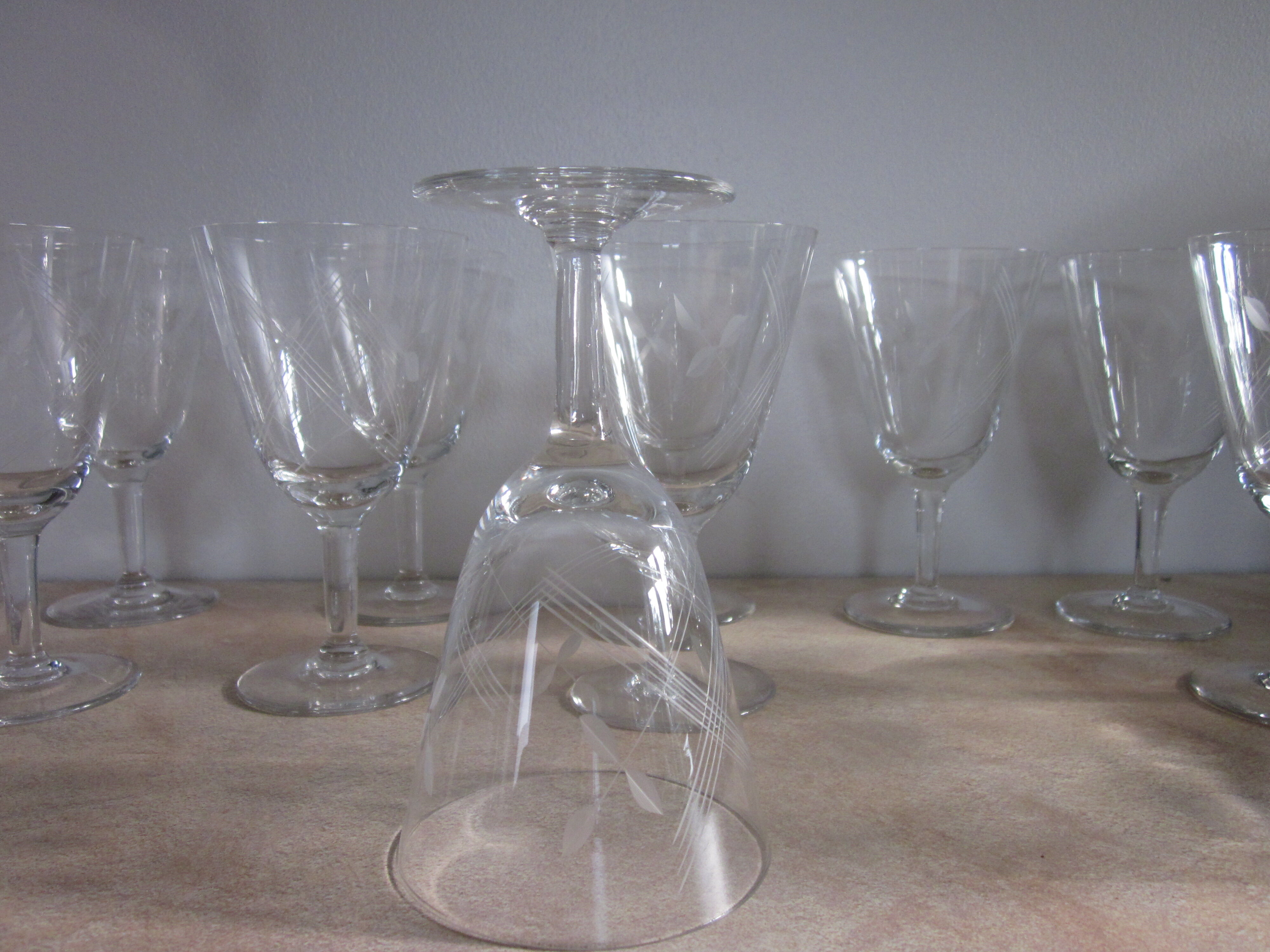 Set of 10 glasses of wine, 50s