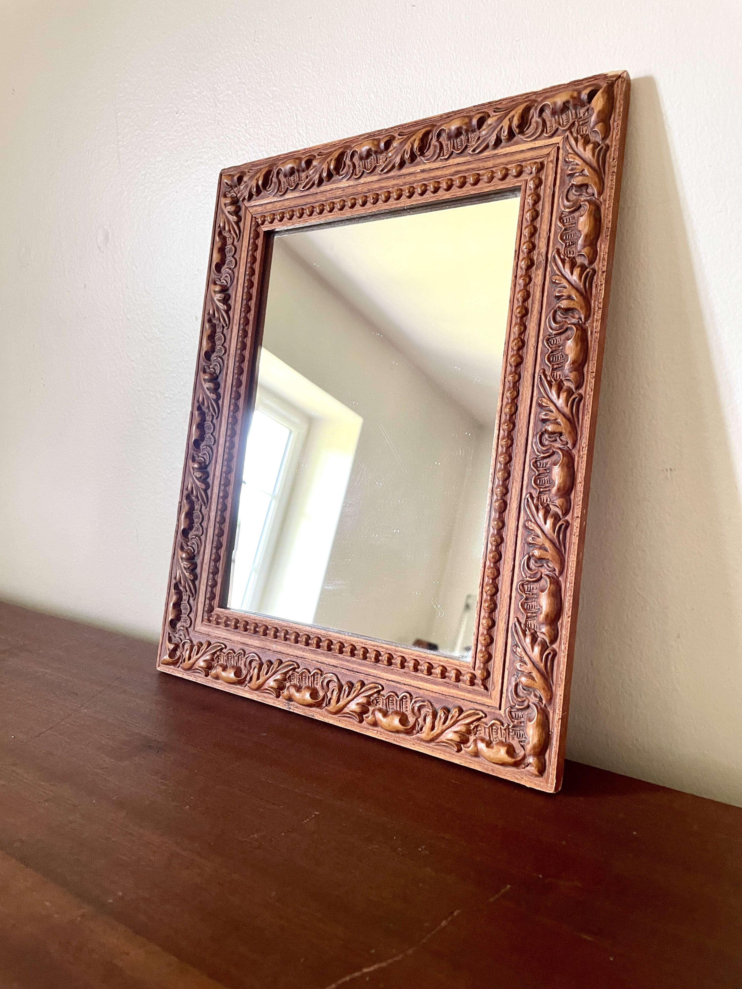 Miroir classique rectangulaire en bois sculpté