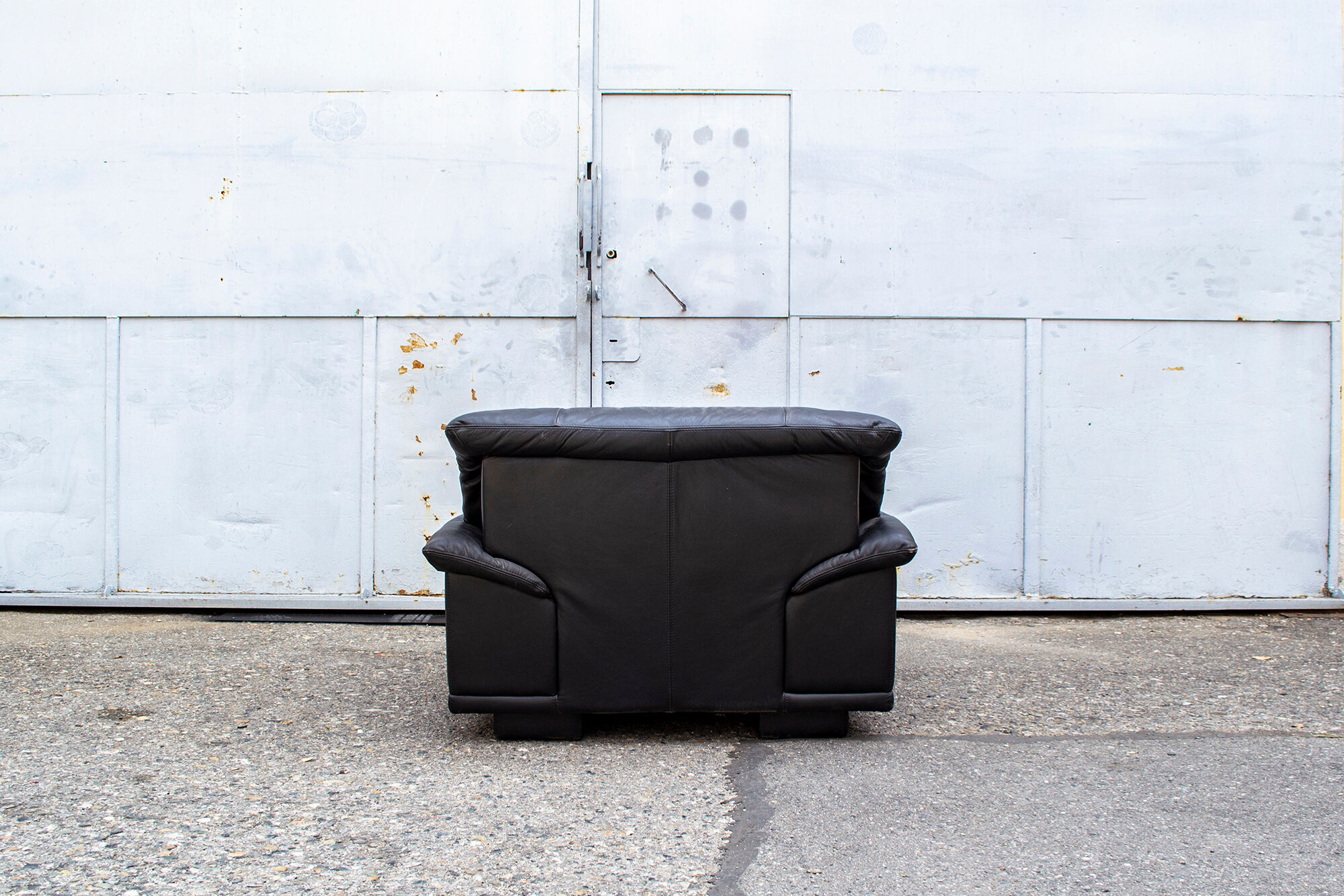 Pair of armchairs in black leather Italy 70s