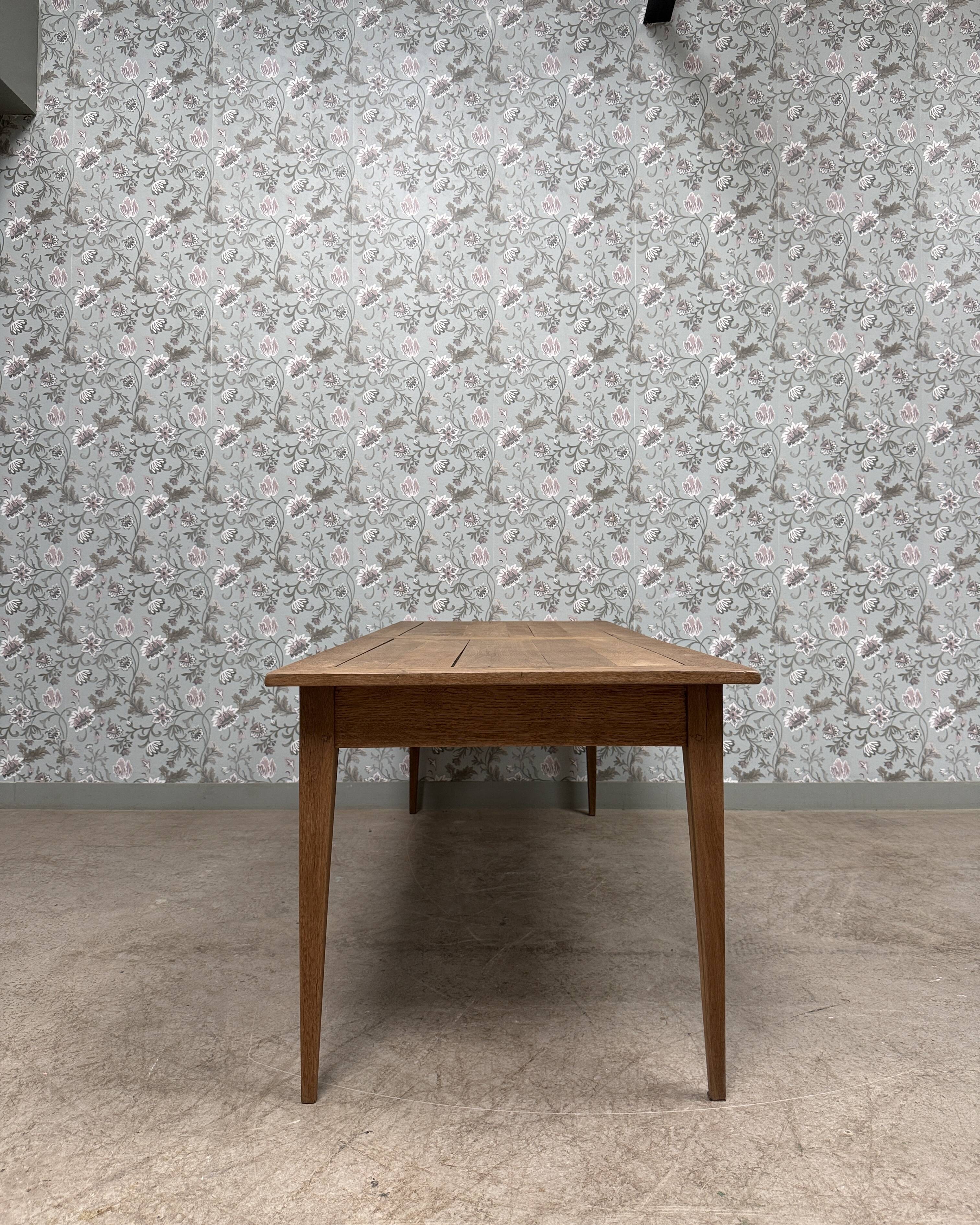 Large dining table in solid oak (renovated)