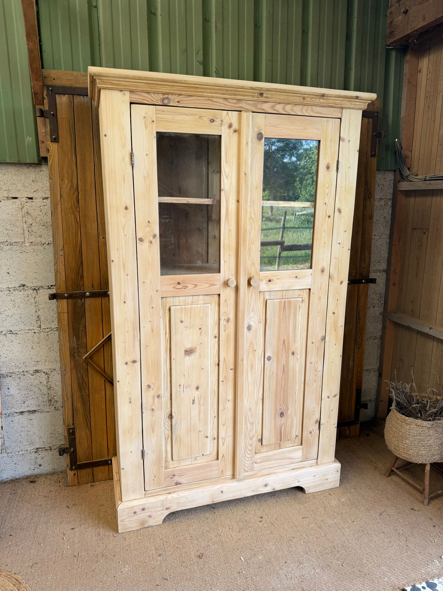 Display cabinet / bookshelf / cupboard