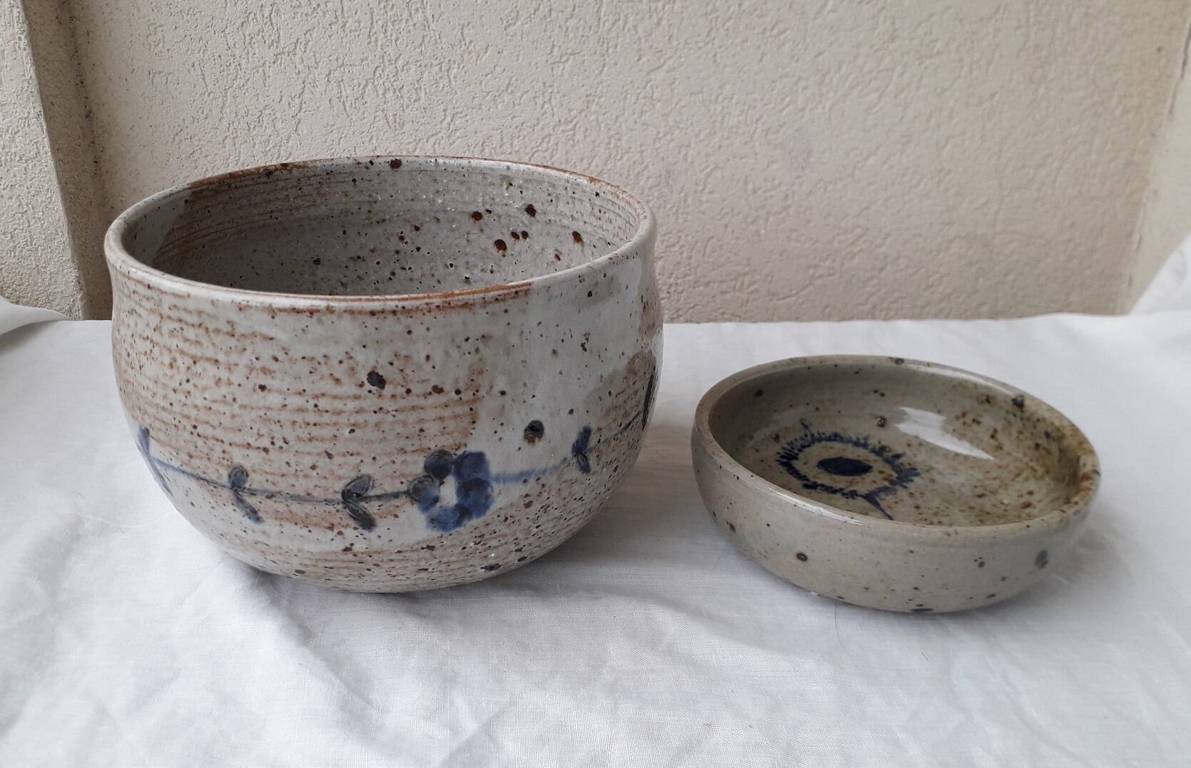 Stoneware salad bowl