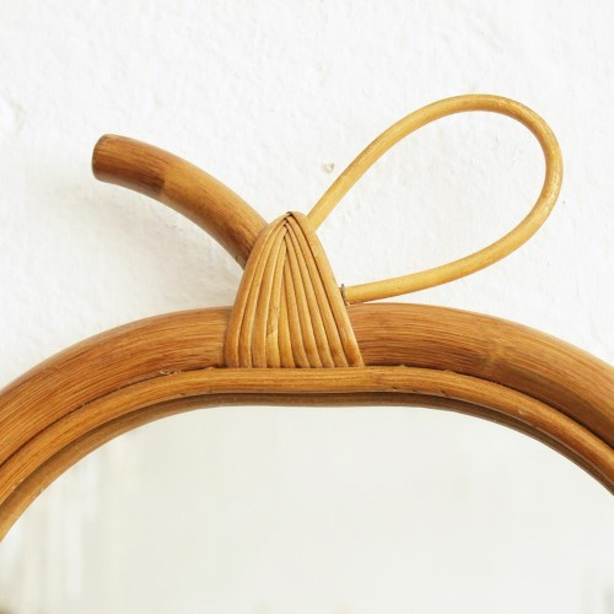 Miroir rotin osier vintage forme pomme 1970 32x34cm