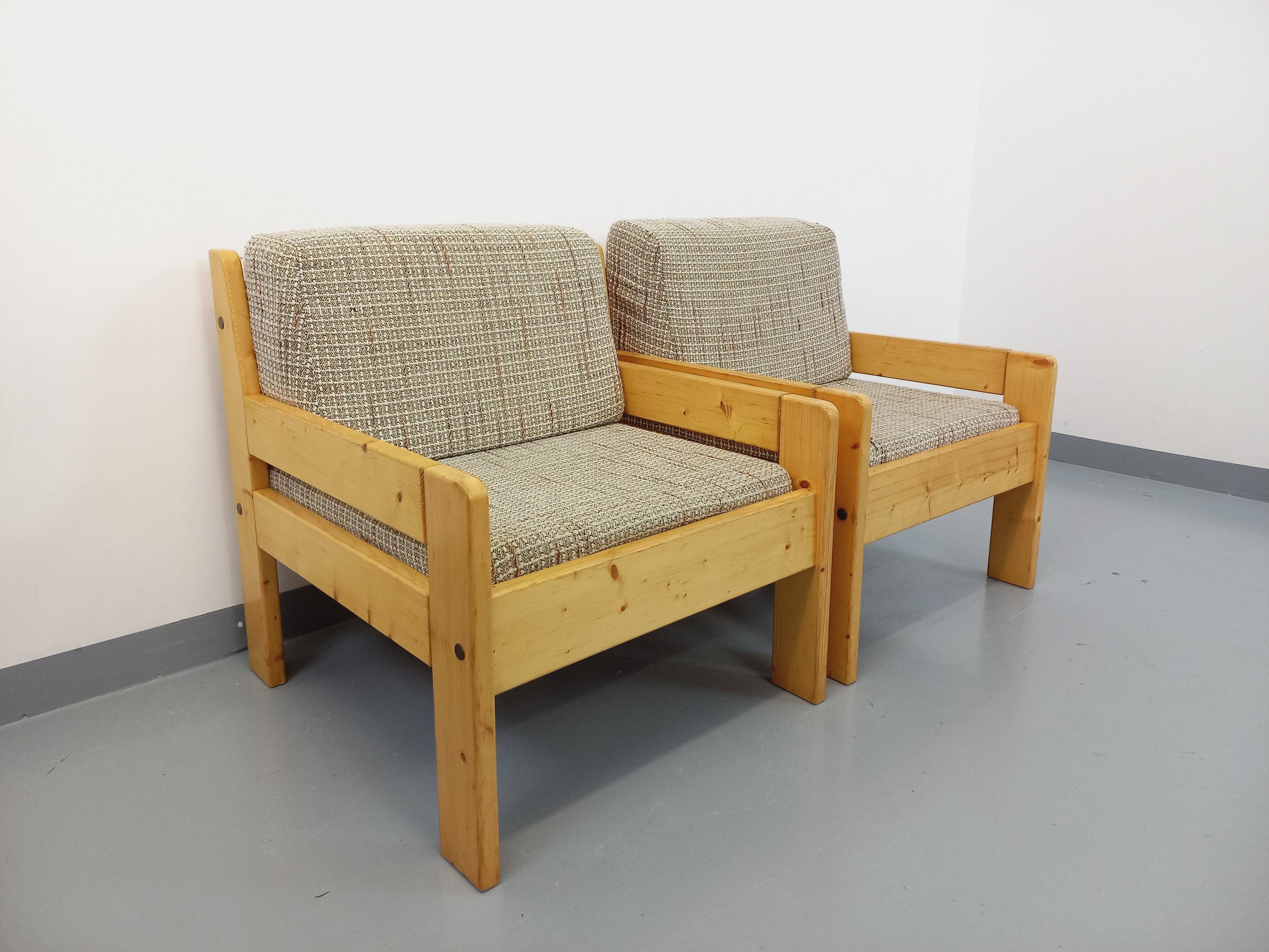 Set of 2 vintage fireside chairs in pine and fabric from the 70s