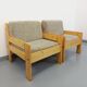 Suite de 2 fauteuils chauffeuses vintage en pin et tissu des années 70