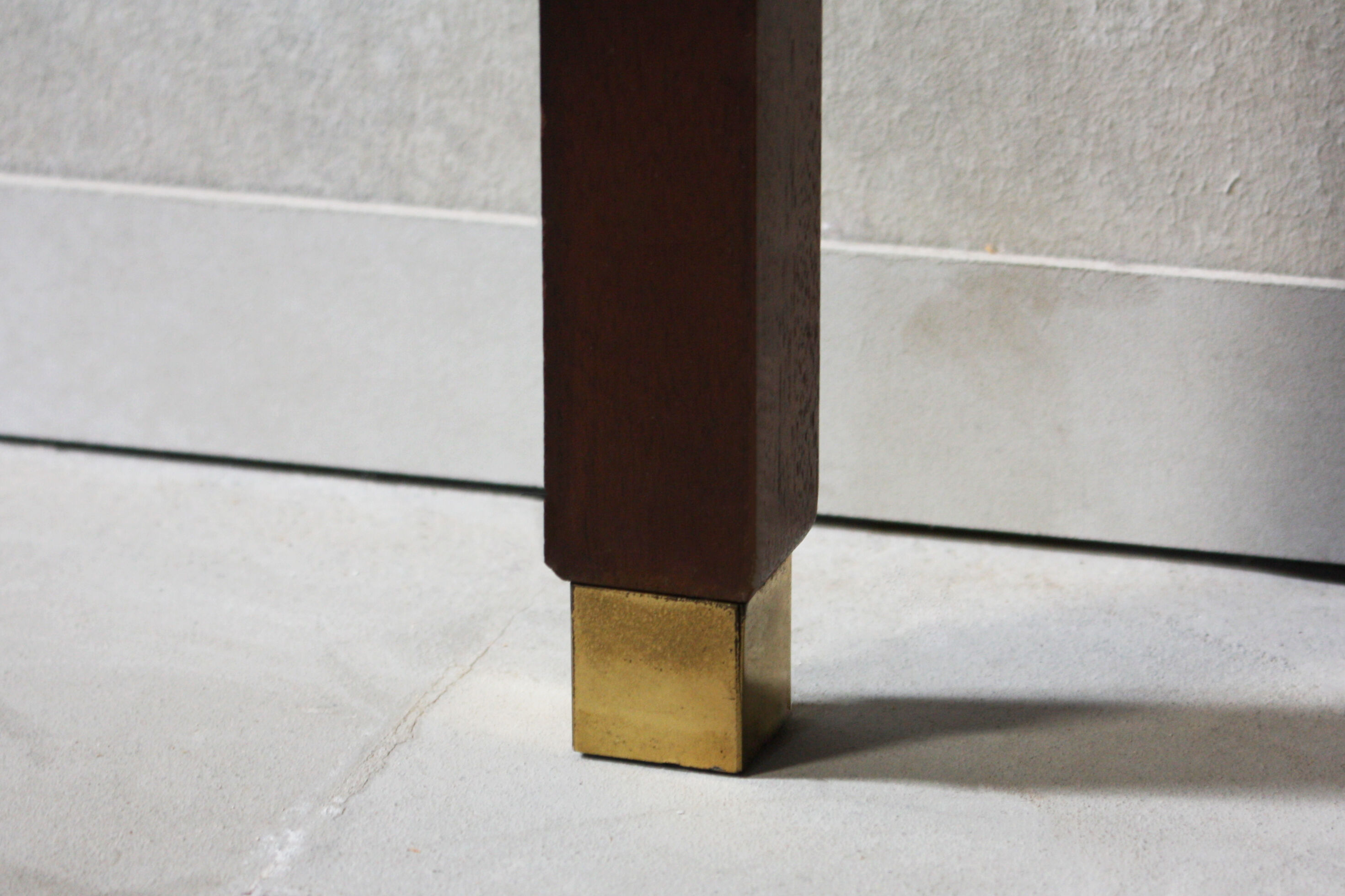 Enfilade en bois signée E-Gomme 1960s