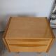 Paire de chevets en bois blond