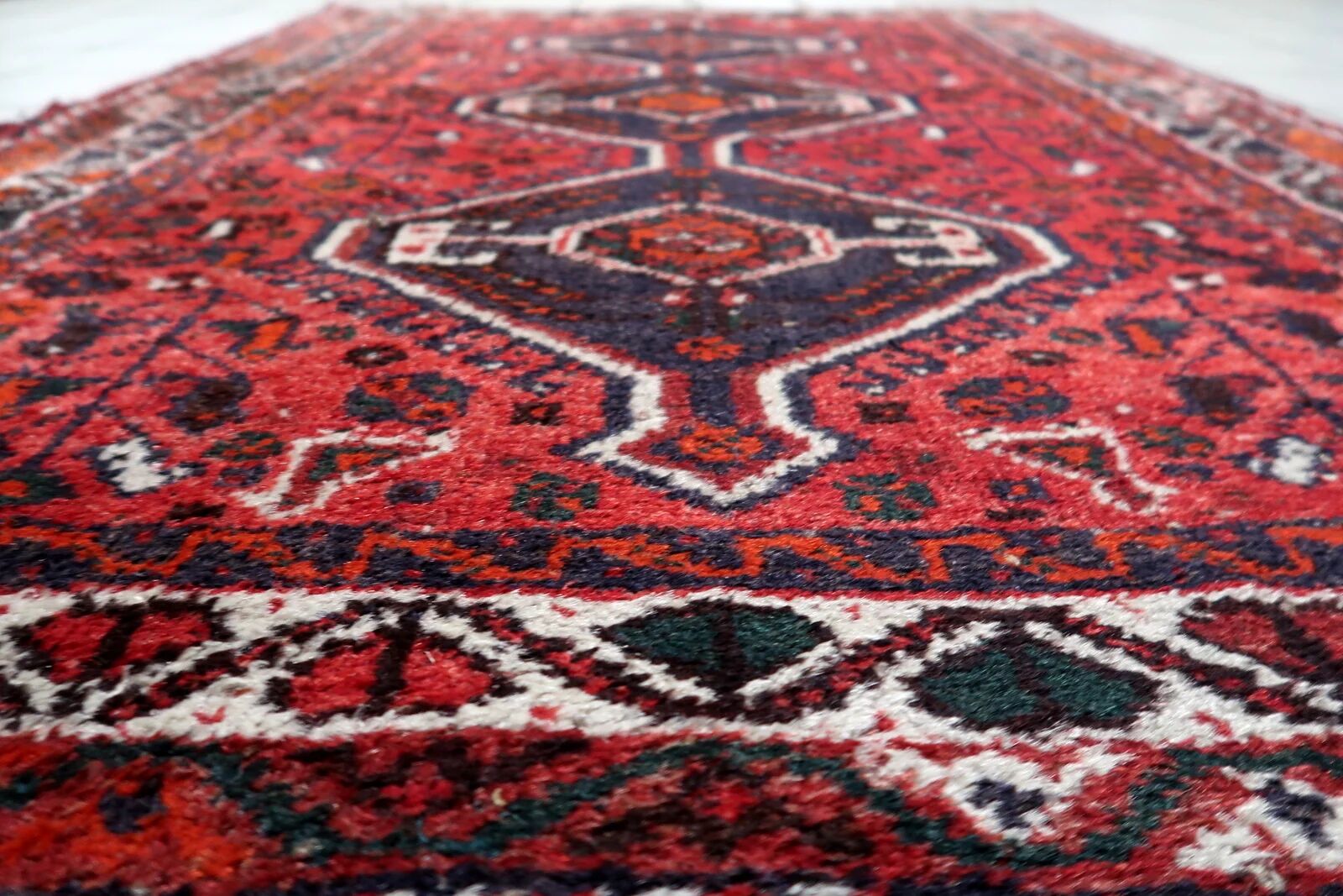 1930s Handmade Wool Rug with Three Medallions, 114 × 159 cm - 1C1294