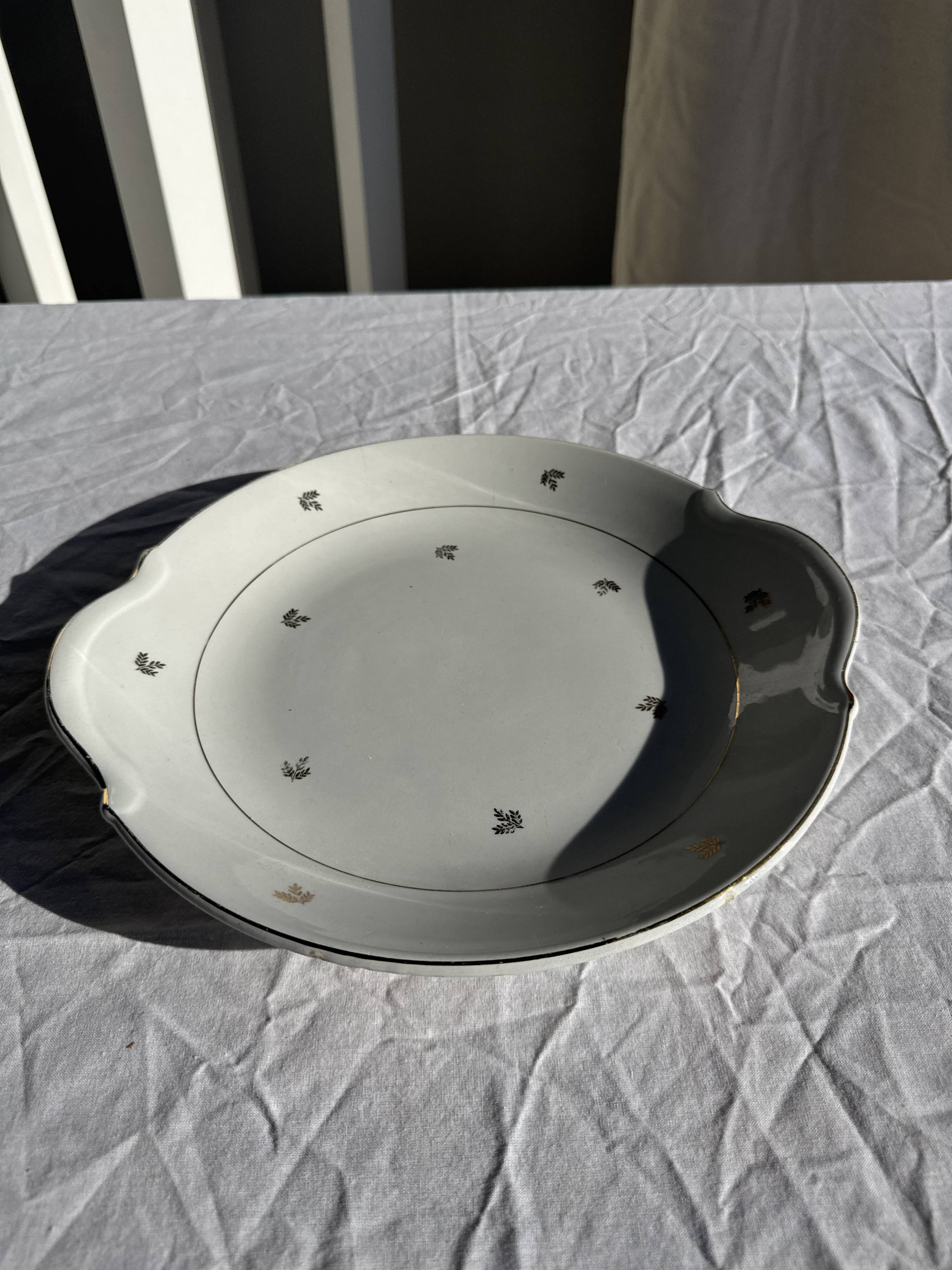 Old pie dish with 2 handles, golden wheat patterns, D28.