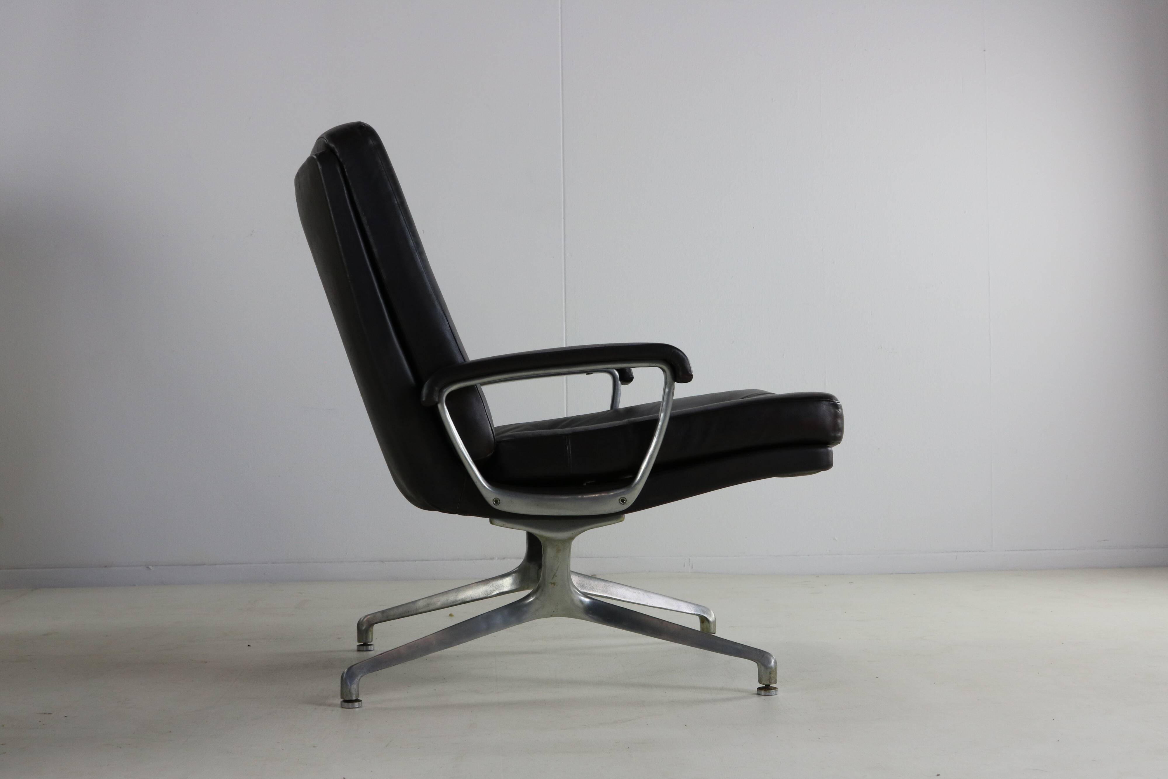 Sixties american design lounge chair by Paul Tuttl