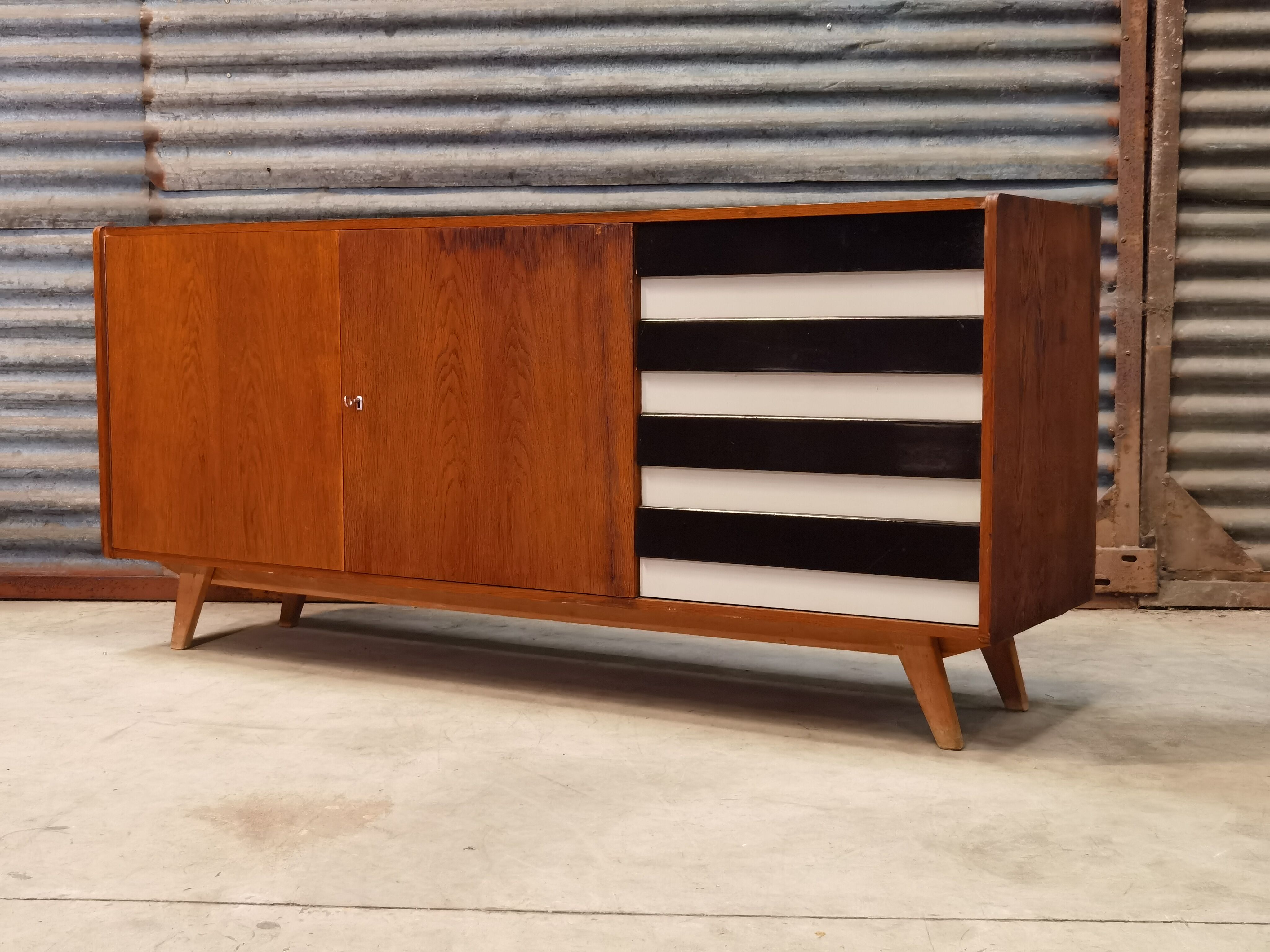 Enfilade U-460 de Jiri Jiroutek par Interier Praha