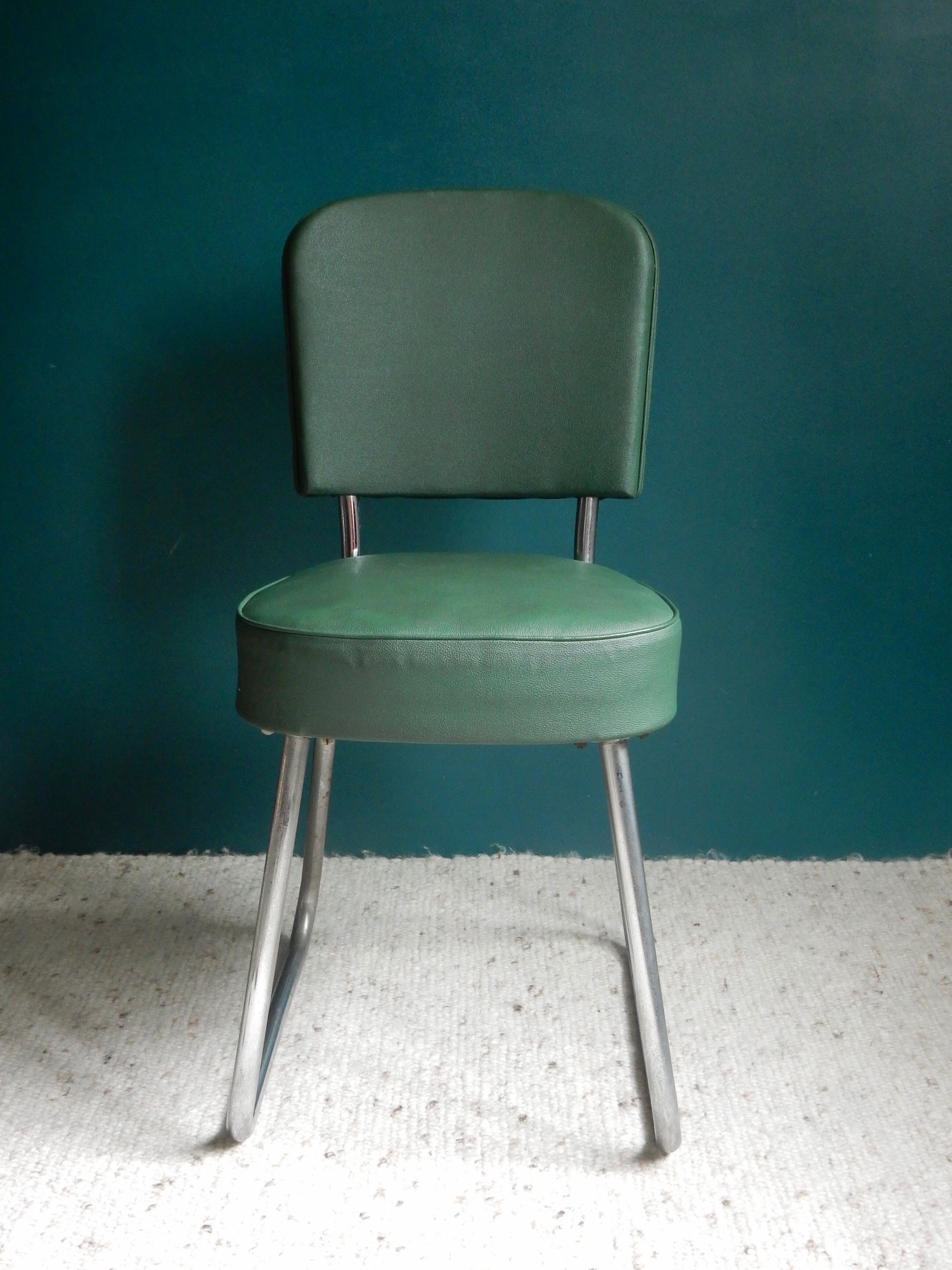 Office chair in green skaï