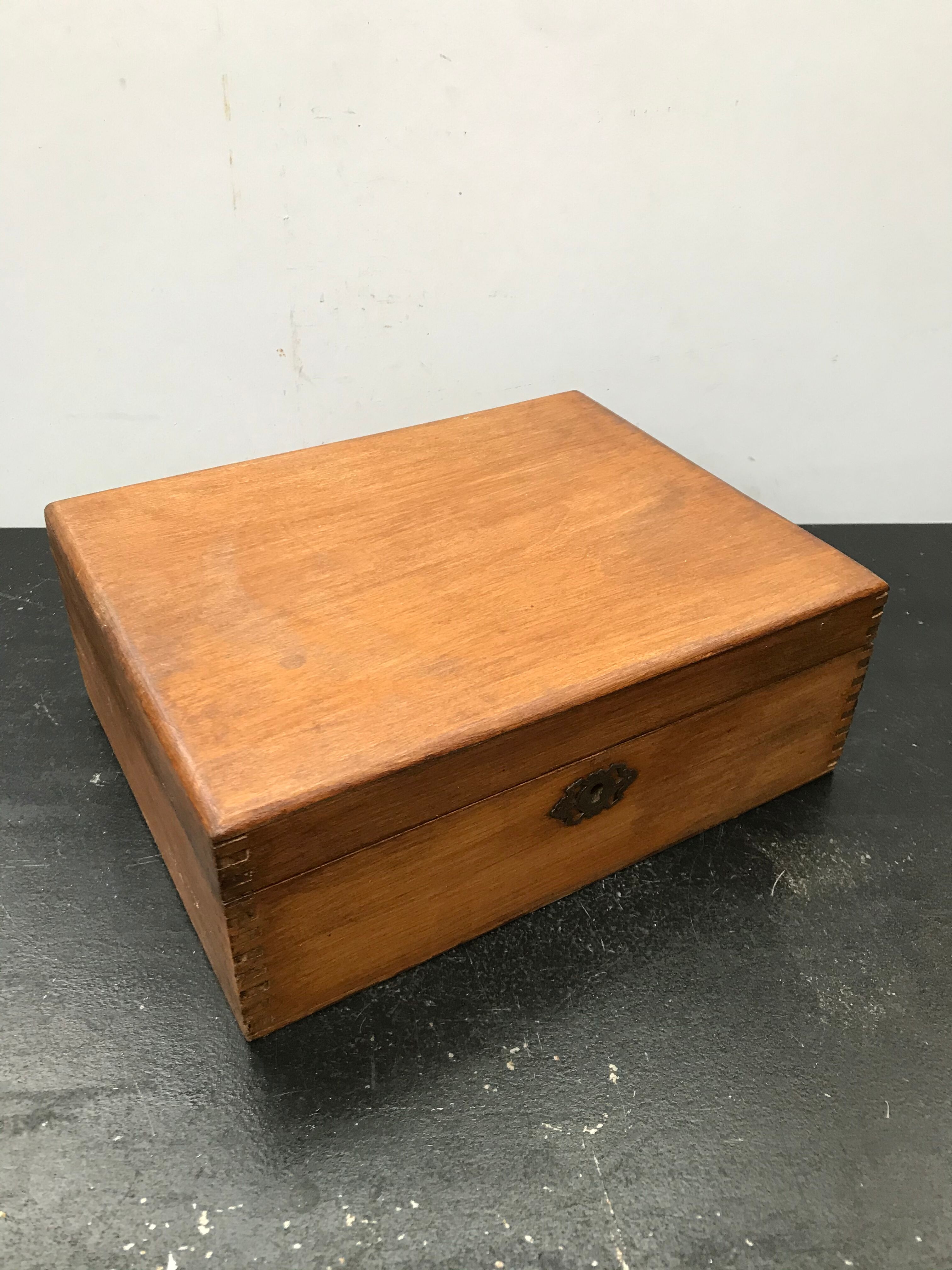 Former vintage wood jewelry box