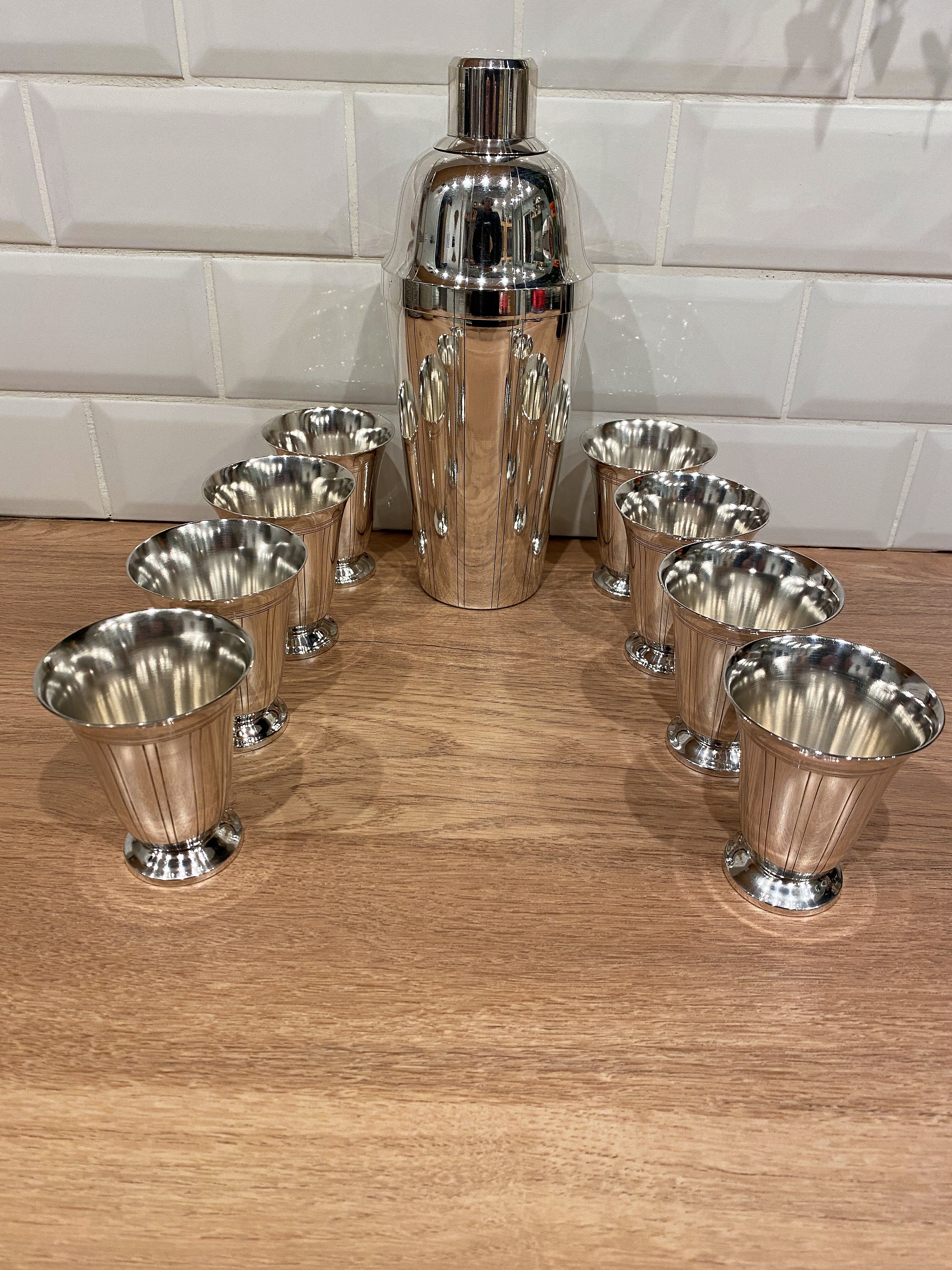 Shaker et 8 gobelets