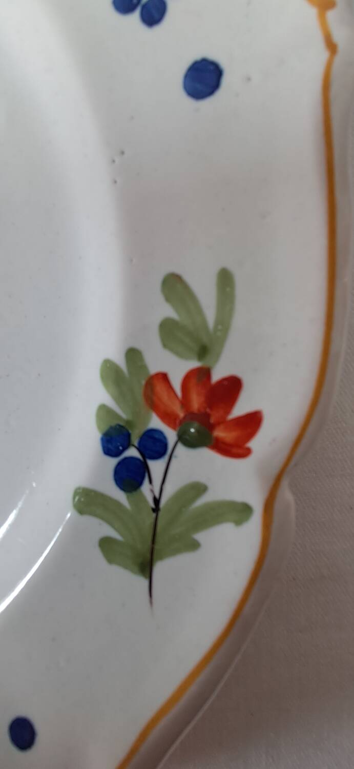 Decorative plate in earthenware with rooster design. Late 19th century.