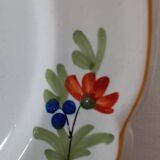 Decorative plate in earthenware with rooster design. Late 19th century.